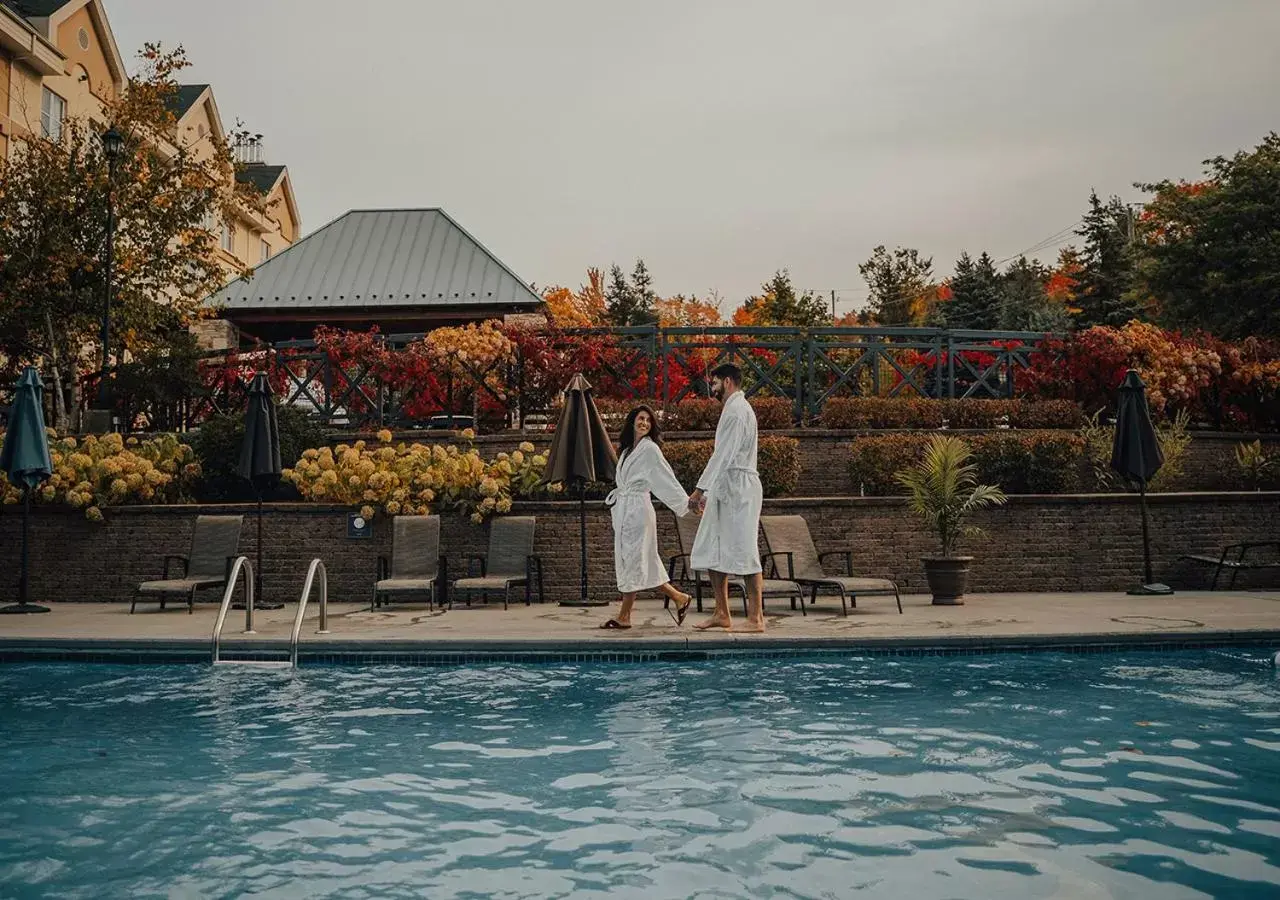 Swimming Pool in Hotel Chateau Bromont