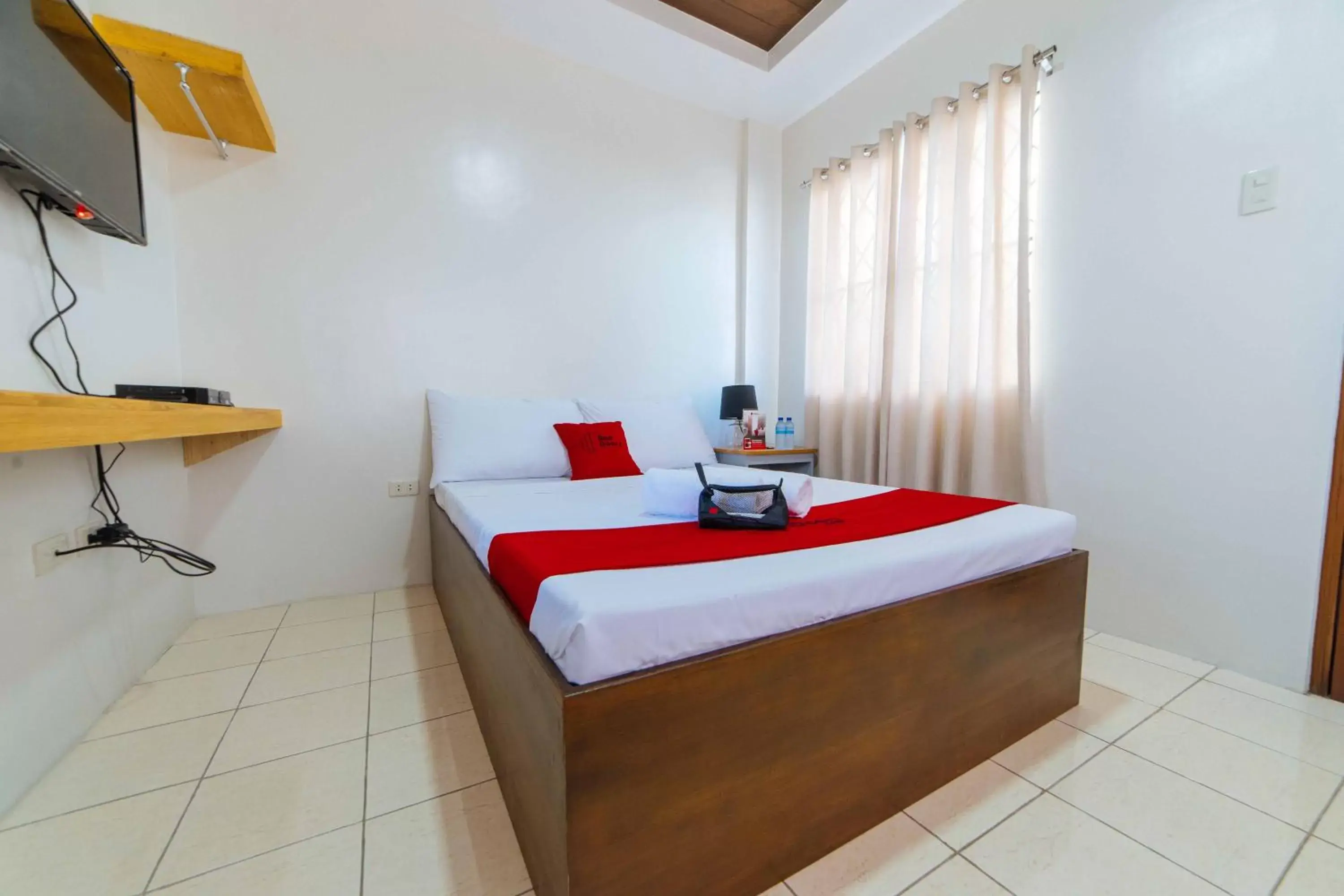 Bedroom, Bed in RedDoorz Plus @ Casa Lucia Sindalan San Fernando City Pampanga Bedroom, Bed in RedDoorz Plus @ Casa Lucia Sindalan San Fernando City Pampanga