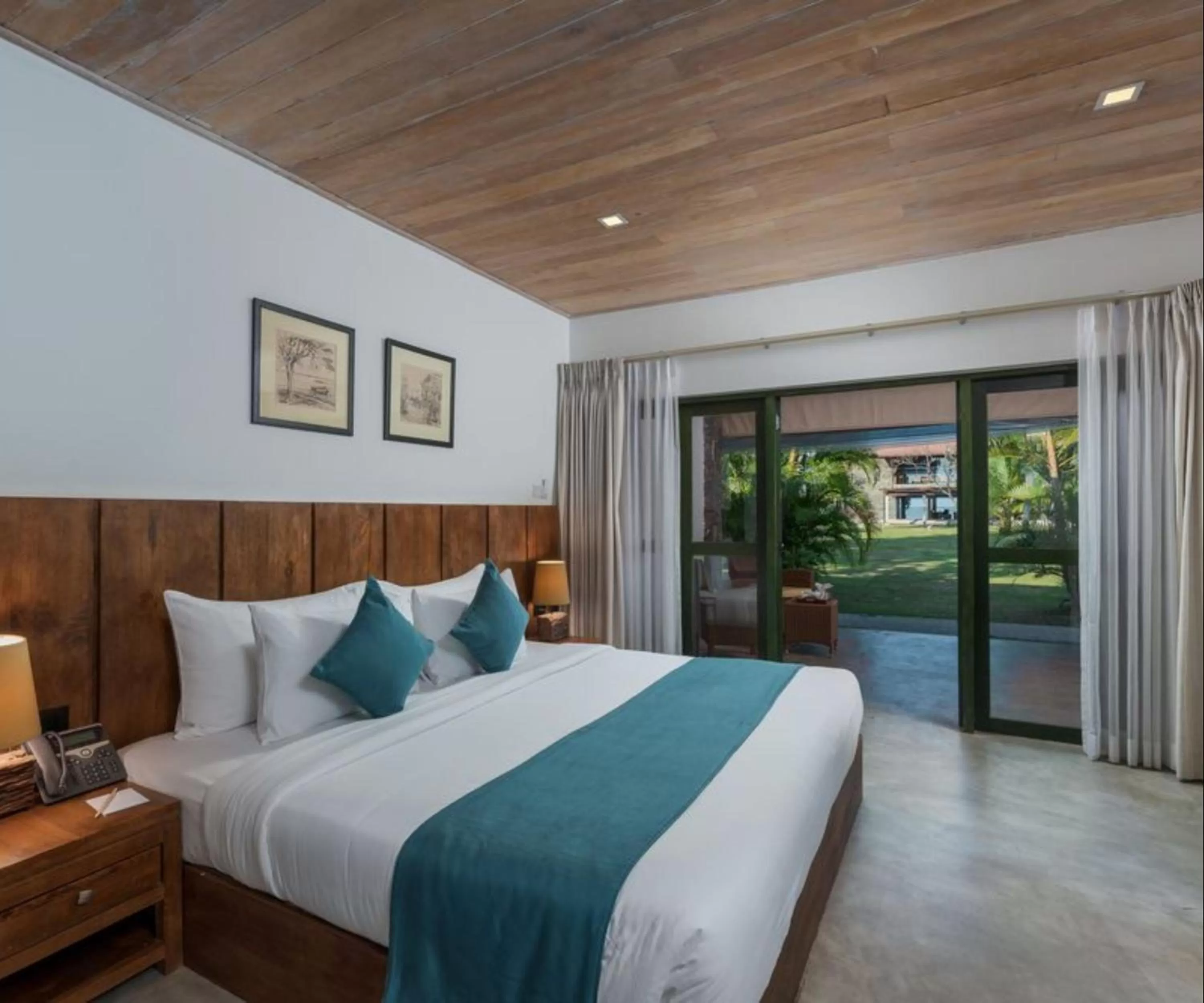Bed in Regenta Arie Lagoon Negombo