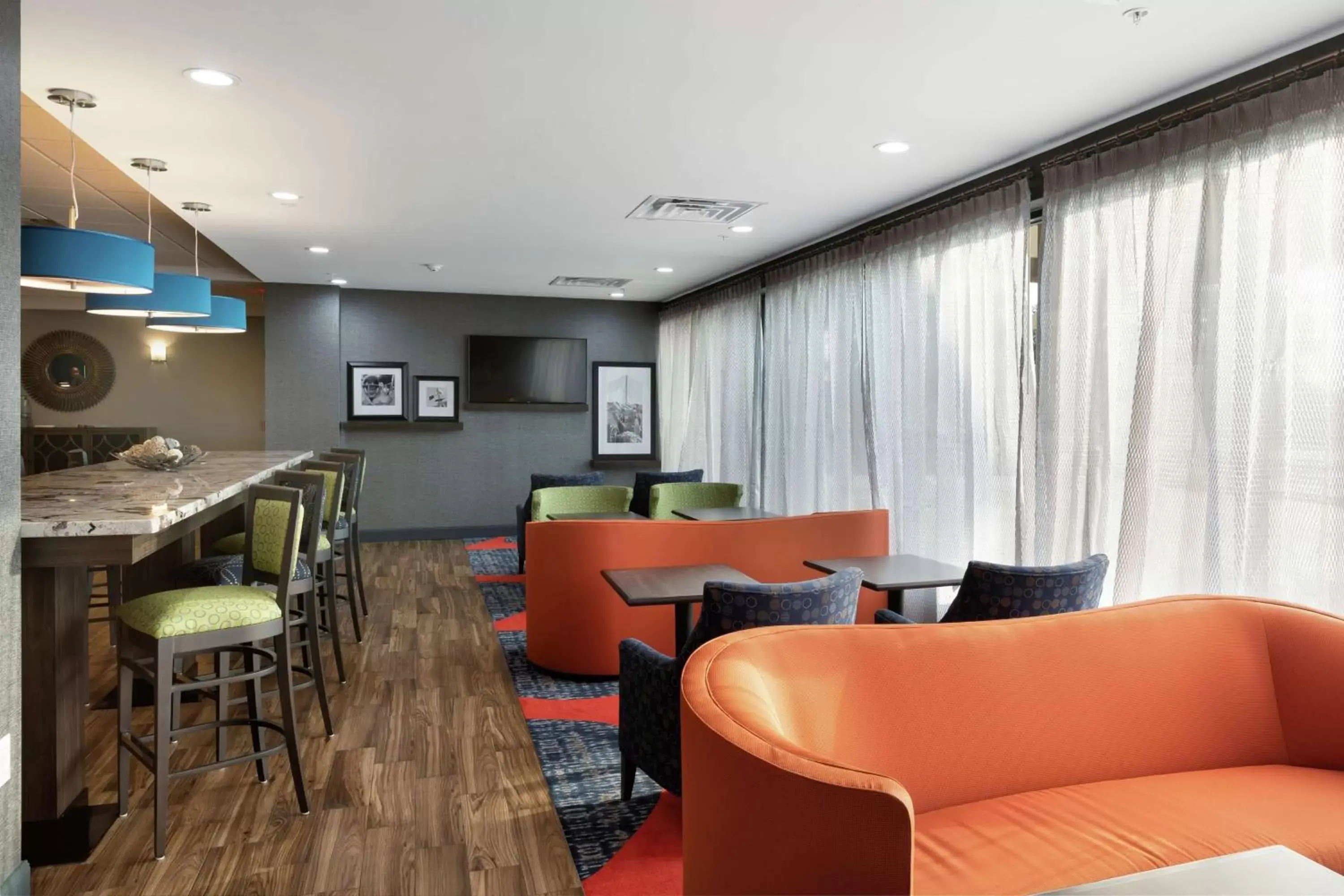 Dining area in Hampton Inn Houston/Humble-Airport Area