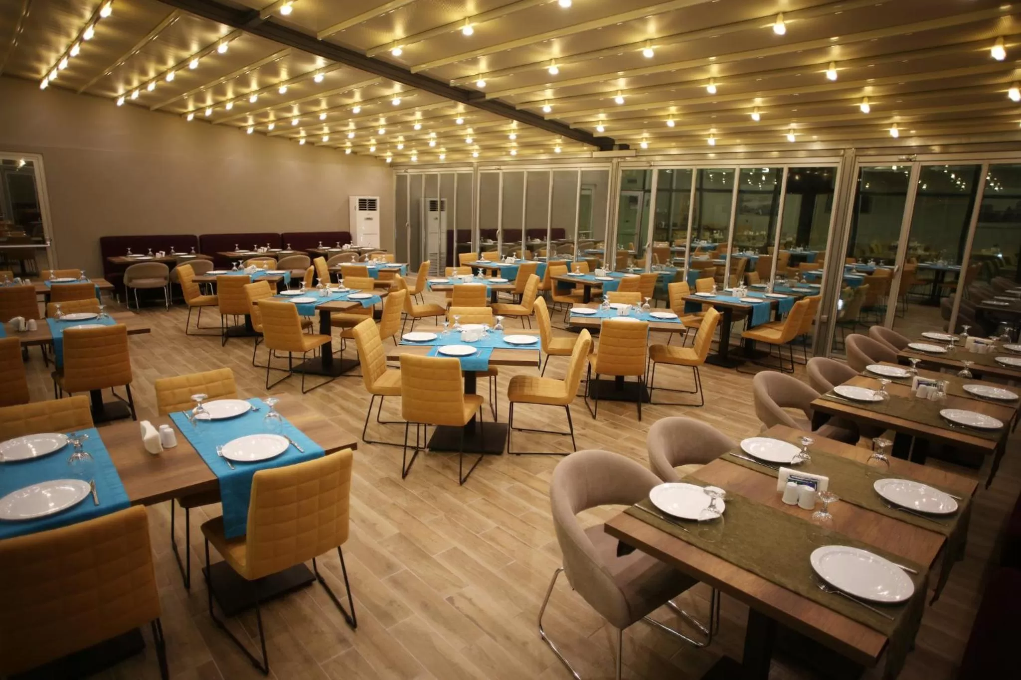 Restaurant/places to eat in Holiday Inn Express Manisa-West by IHG
