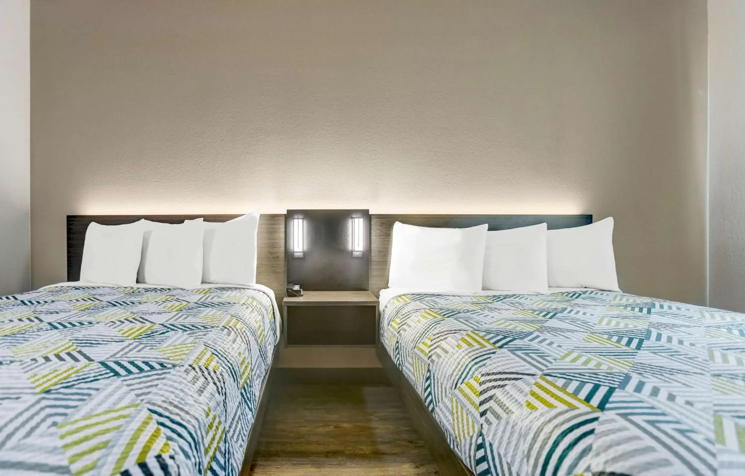 Photo of the whole room, Bed in Motel 6-Weatherford, TX Photo of the whole room, Bed in Motel 6-Weatherford, TX