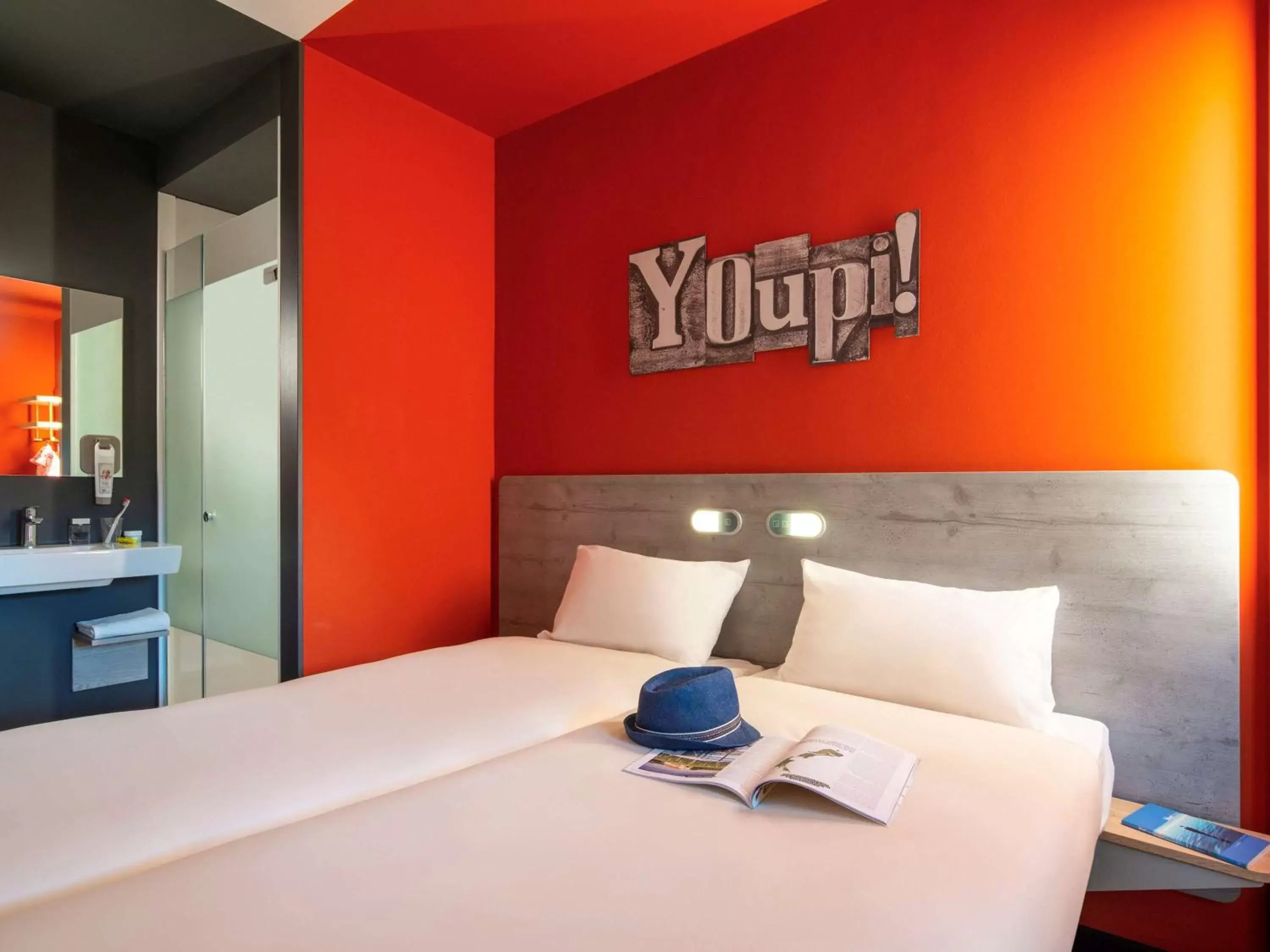 Photo of the whole room, Bed in ibis budget Amsterdam Airport