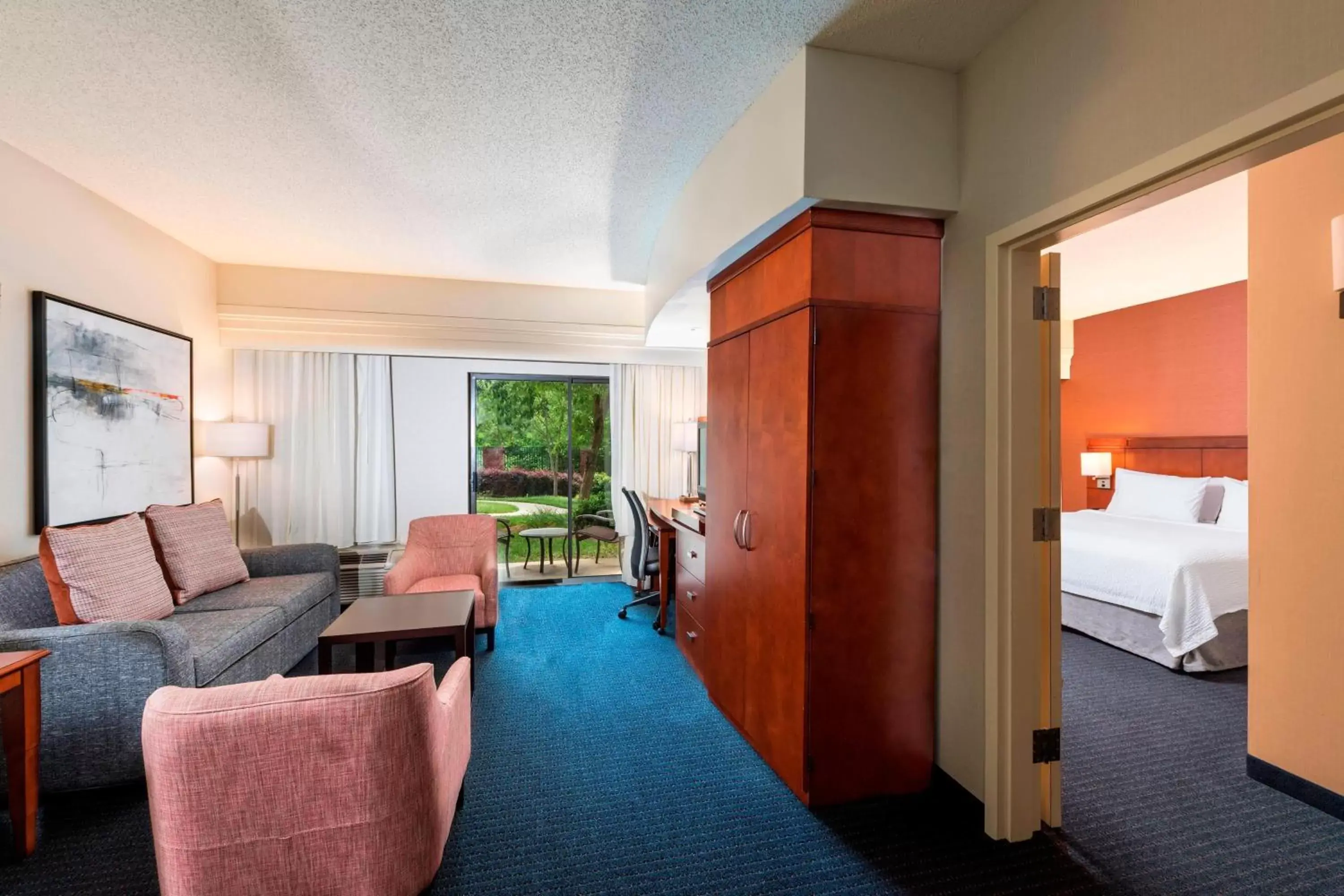 Living room, Seating Area in Courtyard by Marriott Atlanta Buford Mall of Georgia