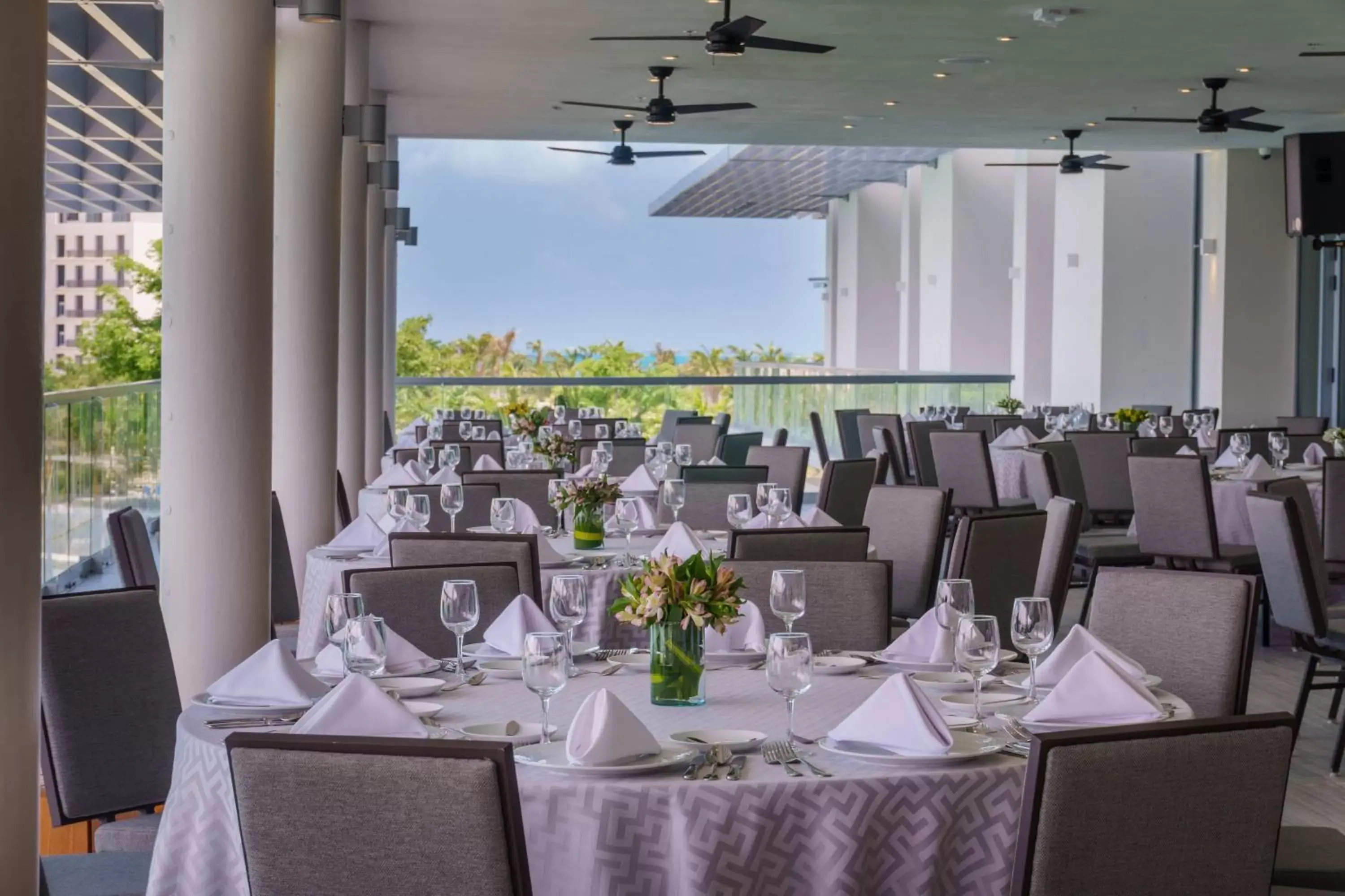 Meeting/conference room, Restaurant/Places to Eat in Renaissance Cancun Resort & Marina