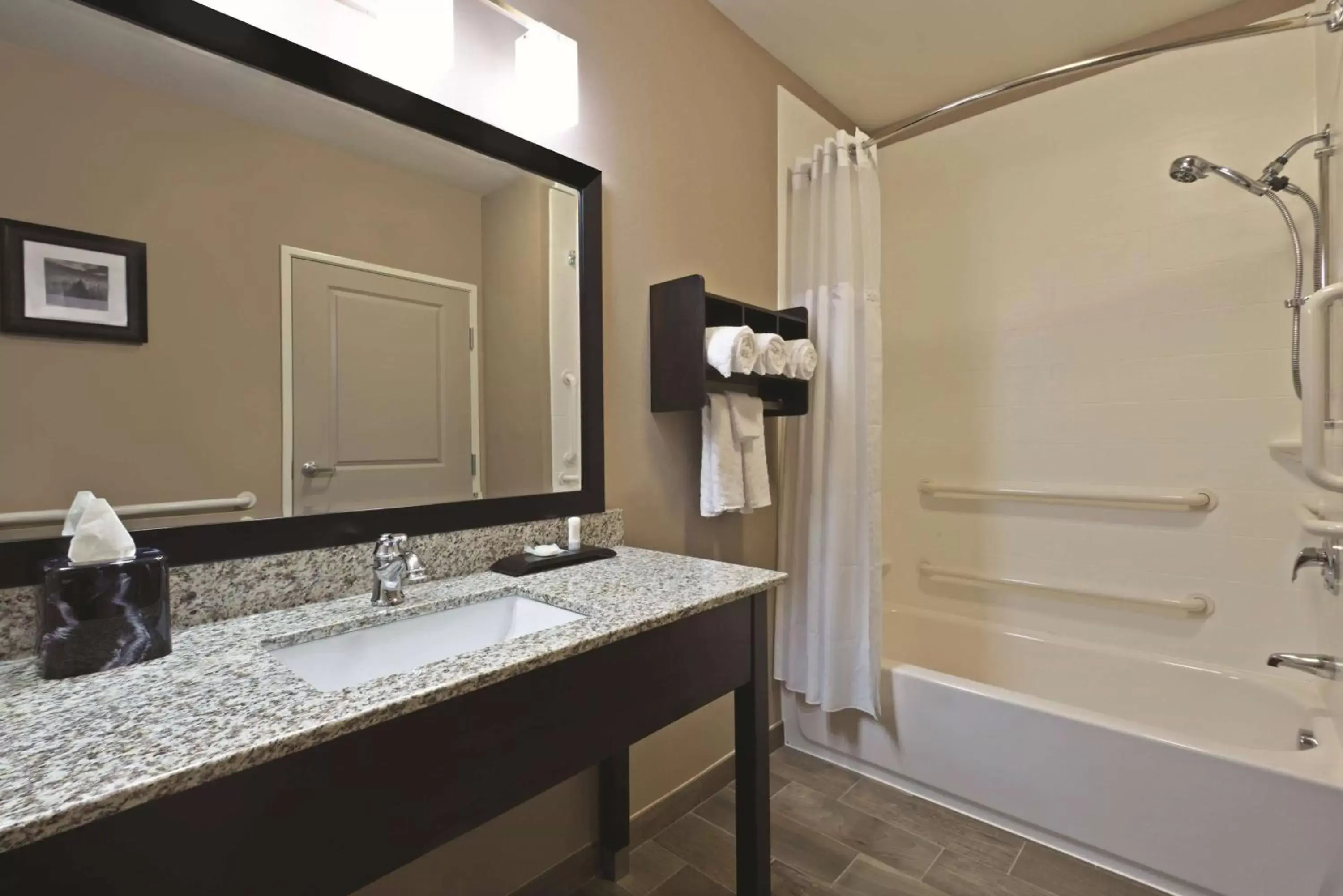 Bathroom in La Quinta by Wyndham Paducah