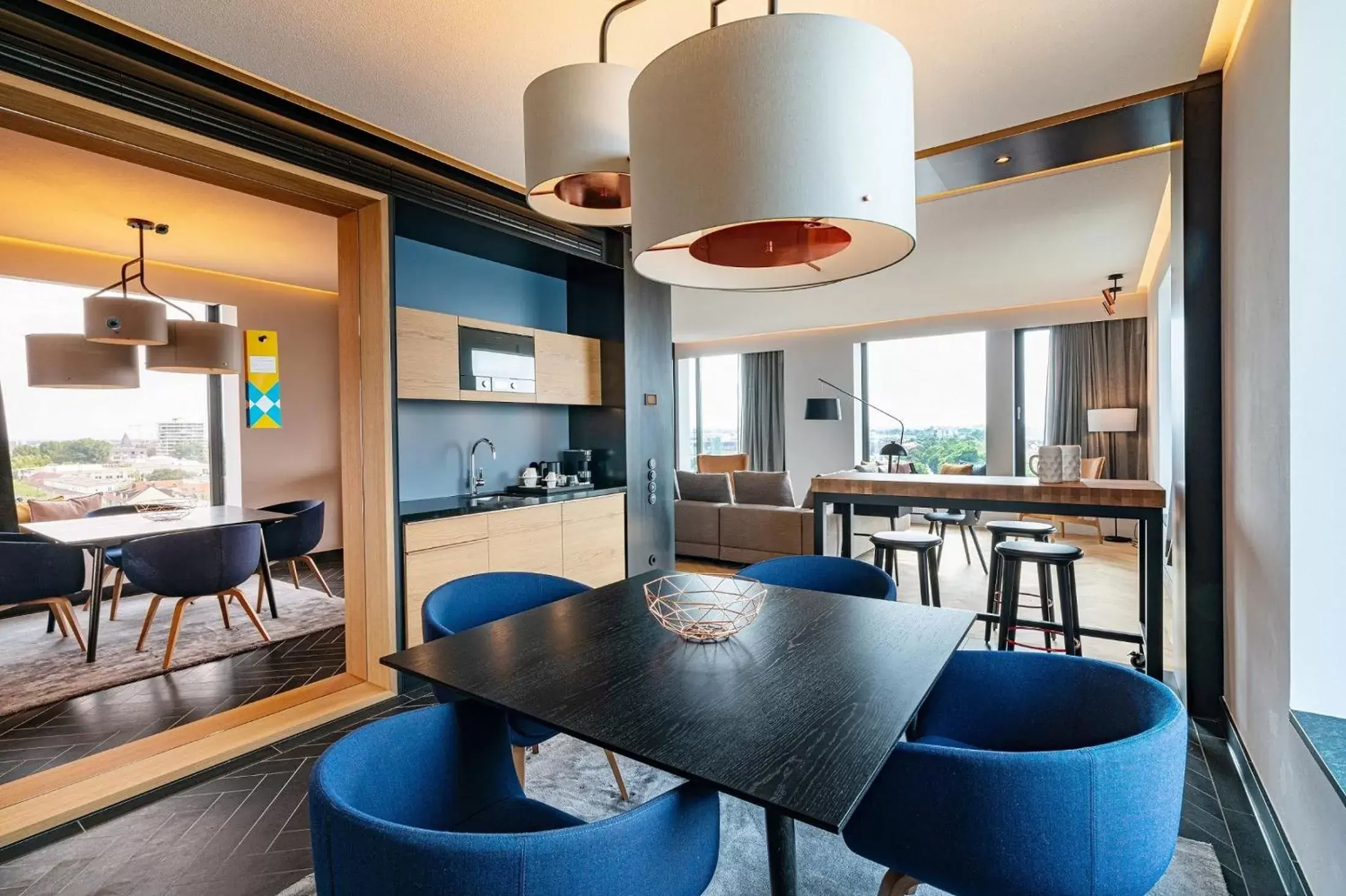 Kitchen or kitchenette, Lounge/Bar in Andaz Munich Schwabinger Tor - a concept by Hyatt