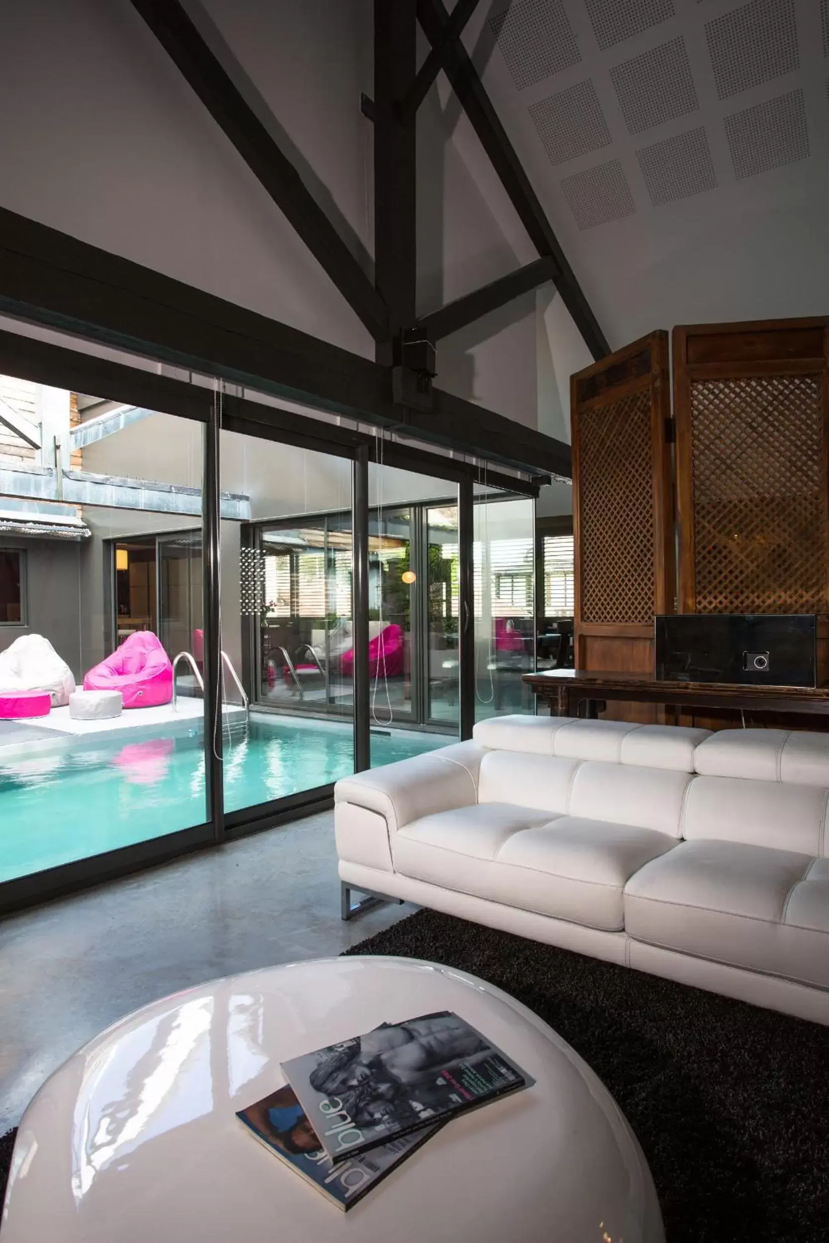 Communal lounge/ TV room, Swimming Pool in Be Loft B&B Pool & Spa