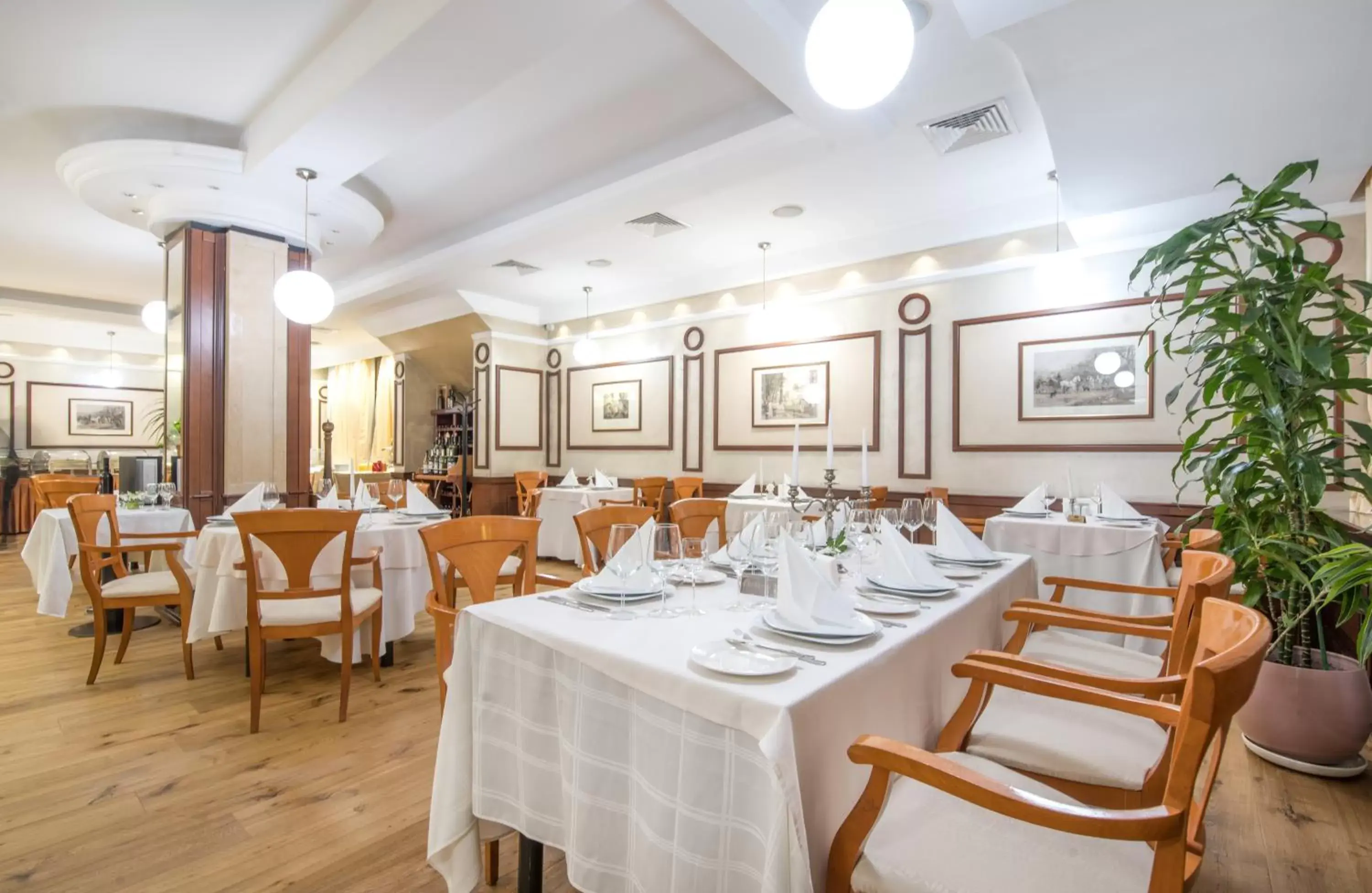 Restaurant/Places to Eat in Hotel Downtown - TOP location in the heart of Sofia city