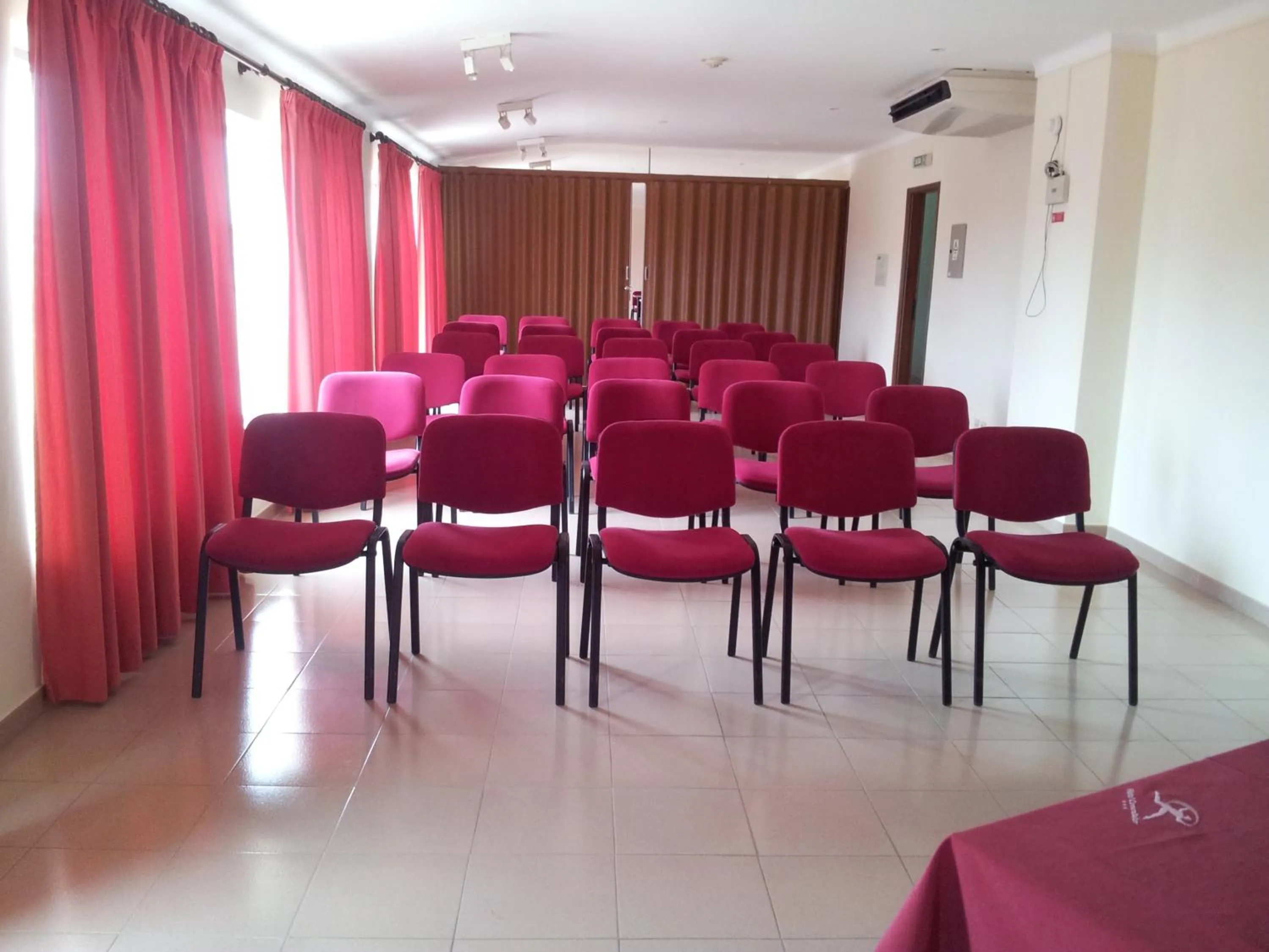 Business facilities in Hotel Comendador