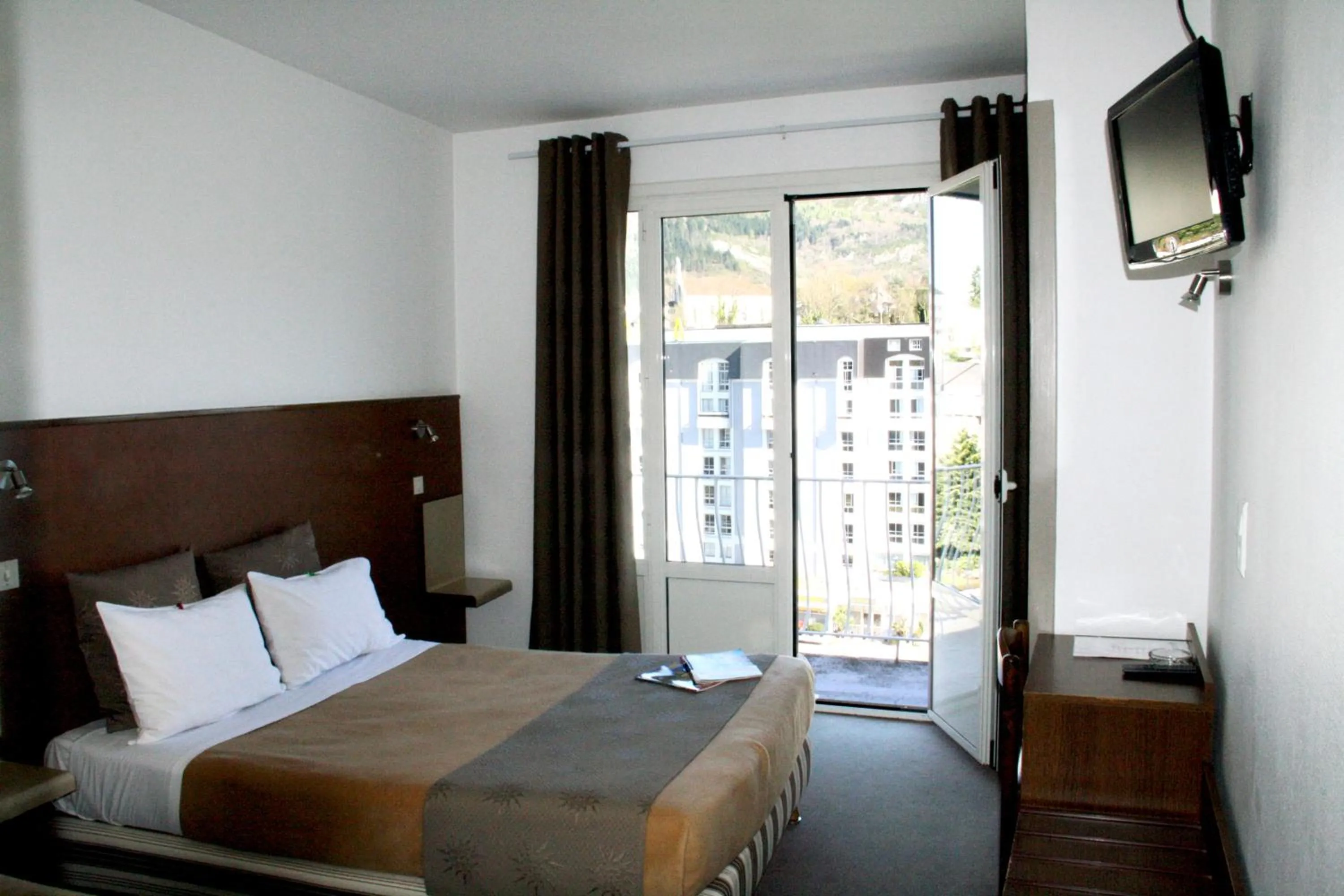 Photo of the whole room, Bed in Adonis Lourdes - Notre Dame de la Sarte