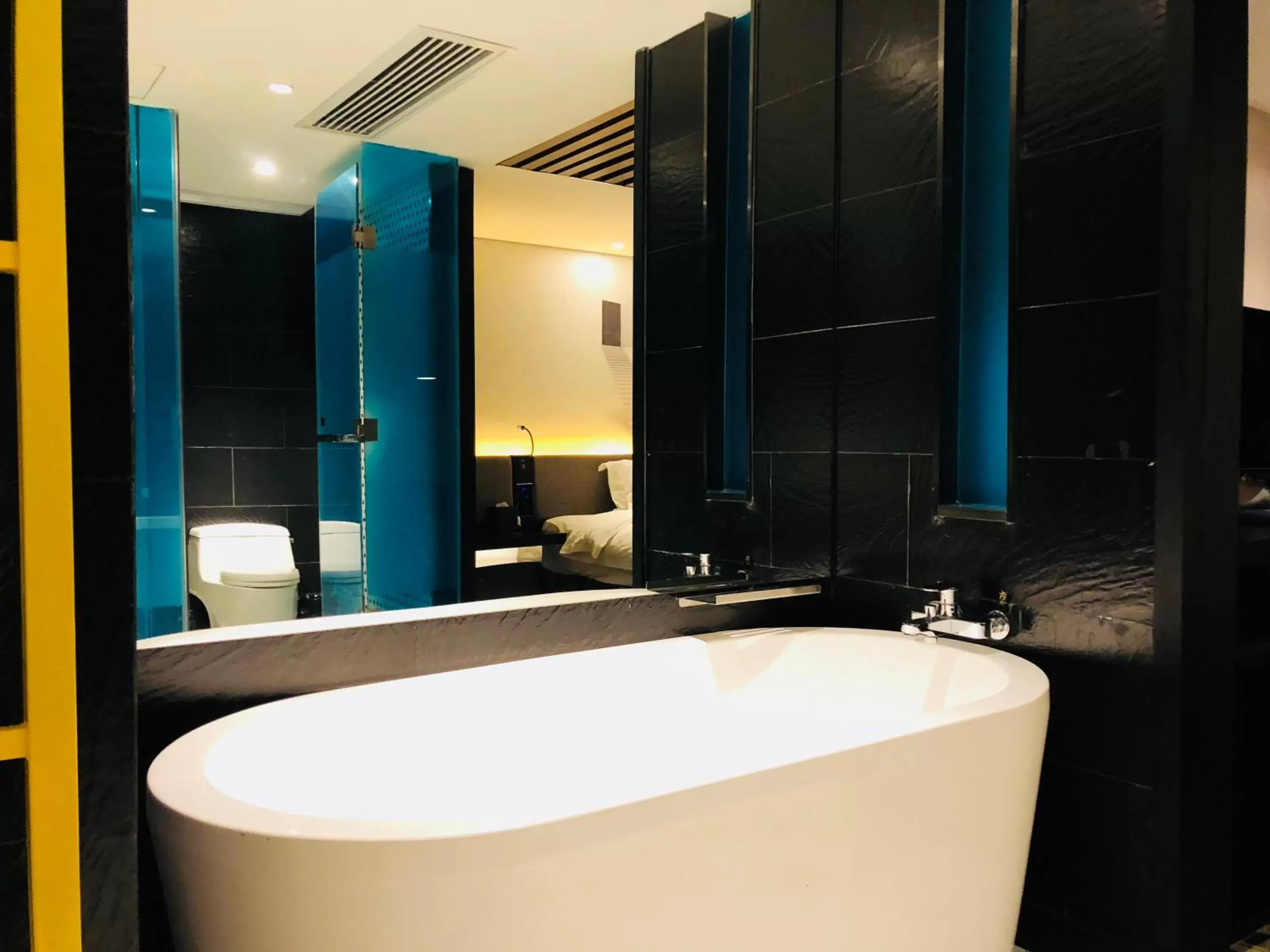 Bathroom in Likto Hotel-Free Shuttle Bus to Canton Fair