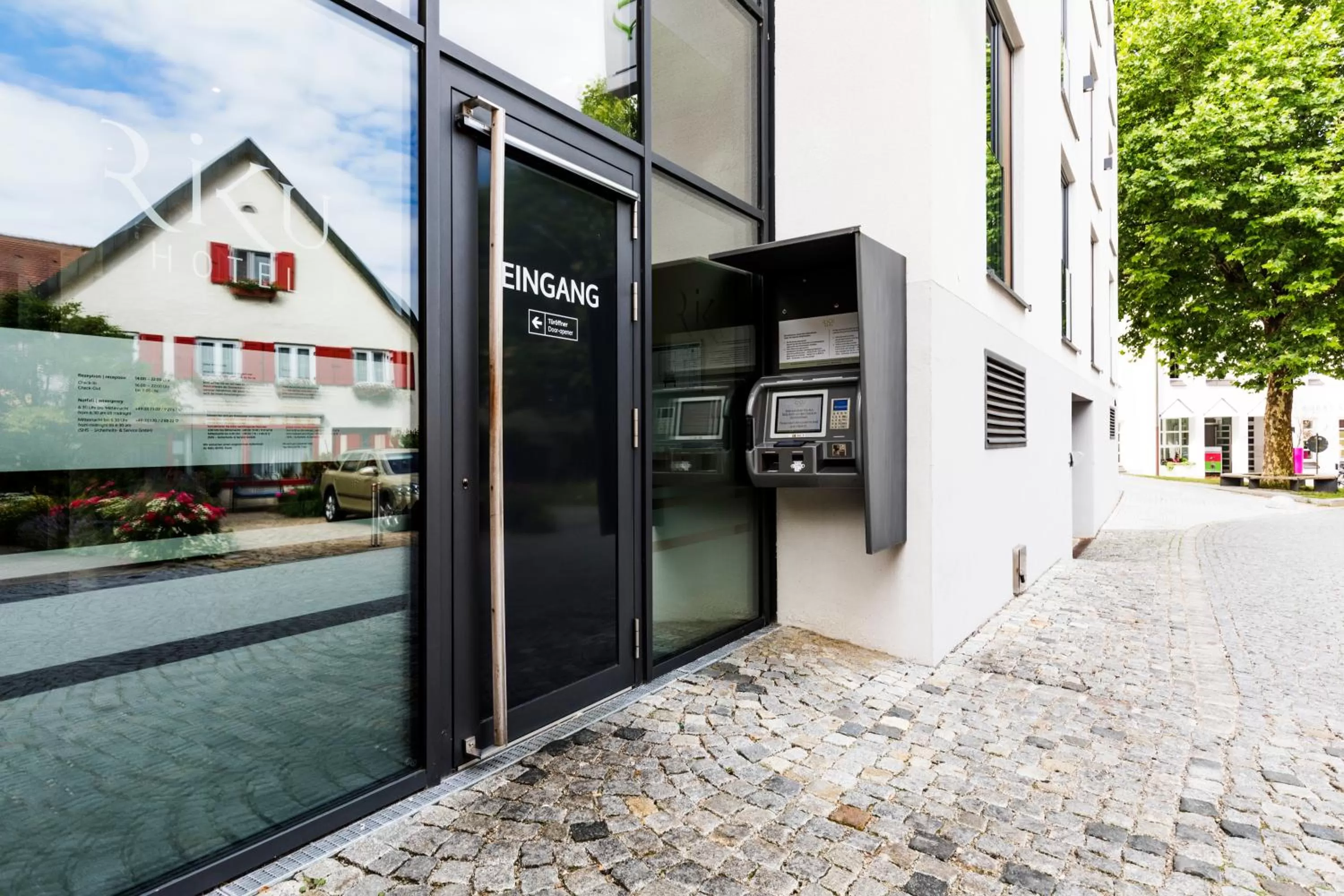 Facade/entrance in RiKu HOTEL Weißenhorn