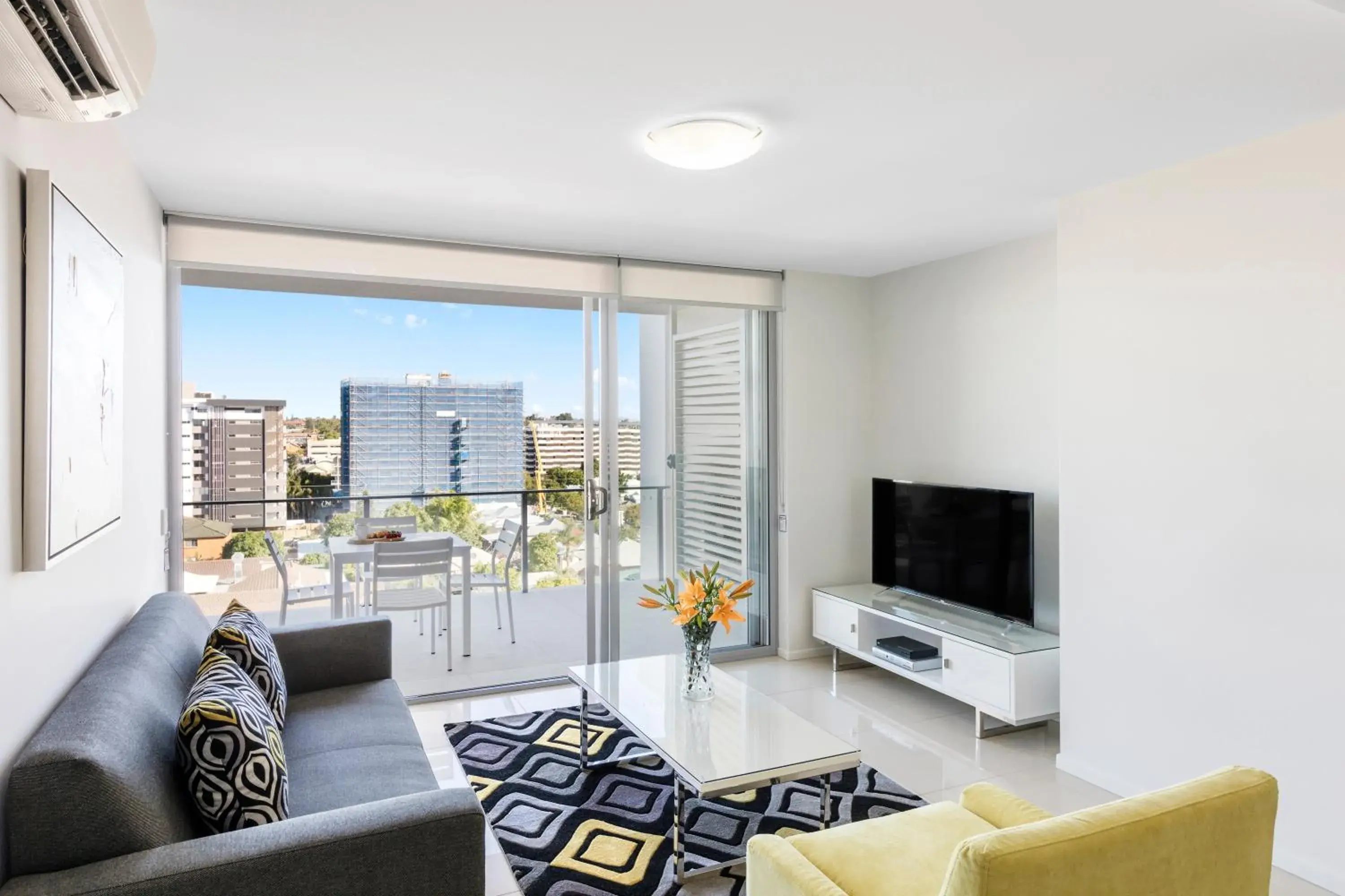 TV and multimedia, Seating Area in Oaks Brisbane Woolloongabba Suites