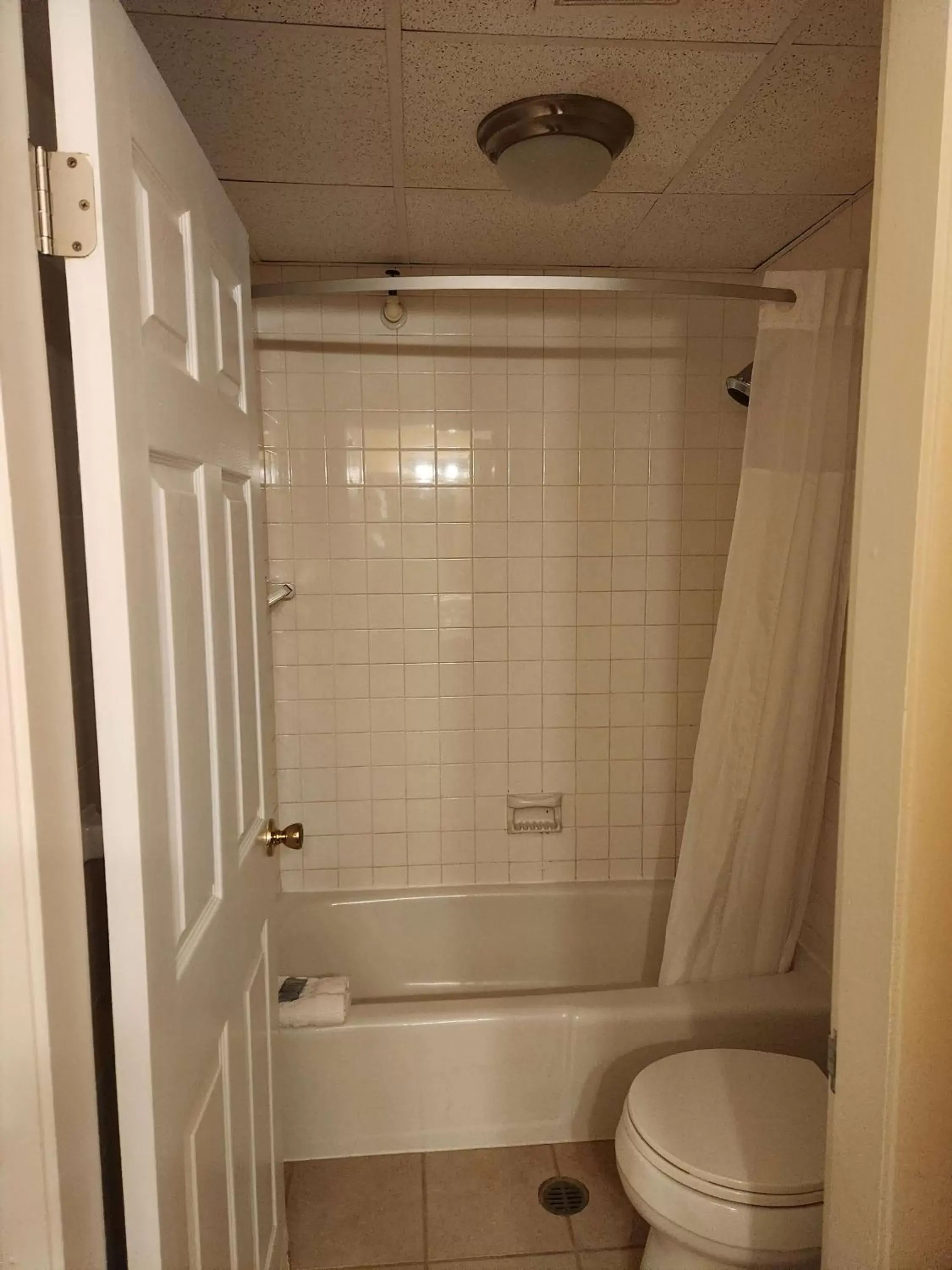 Bedroom, Bathroom in Best Western White House Inn