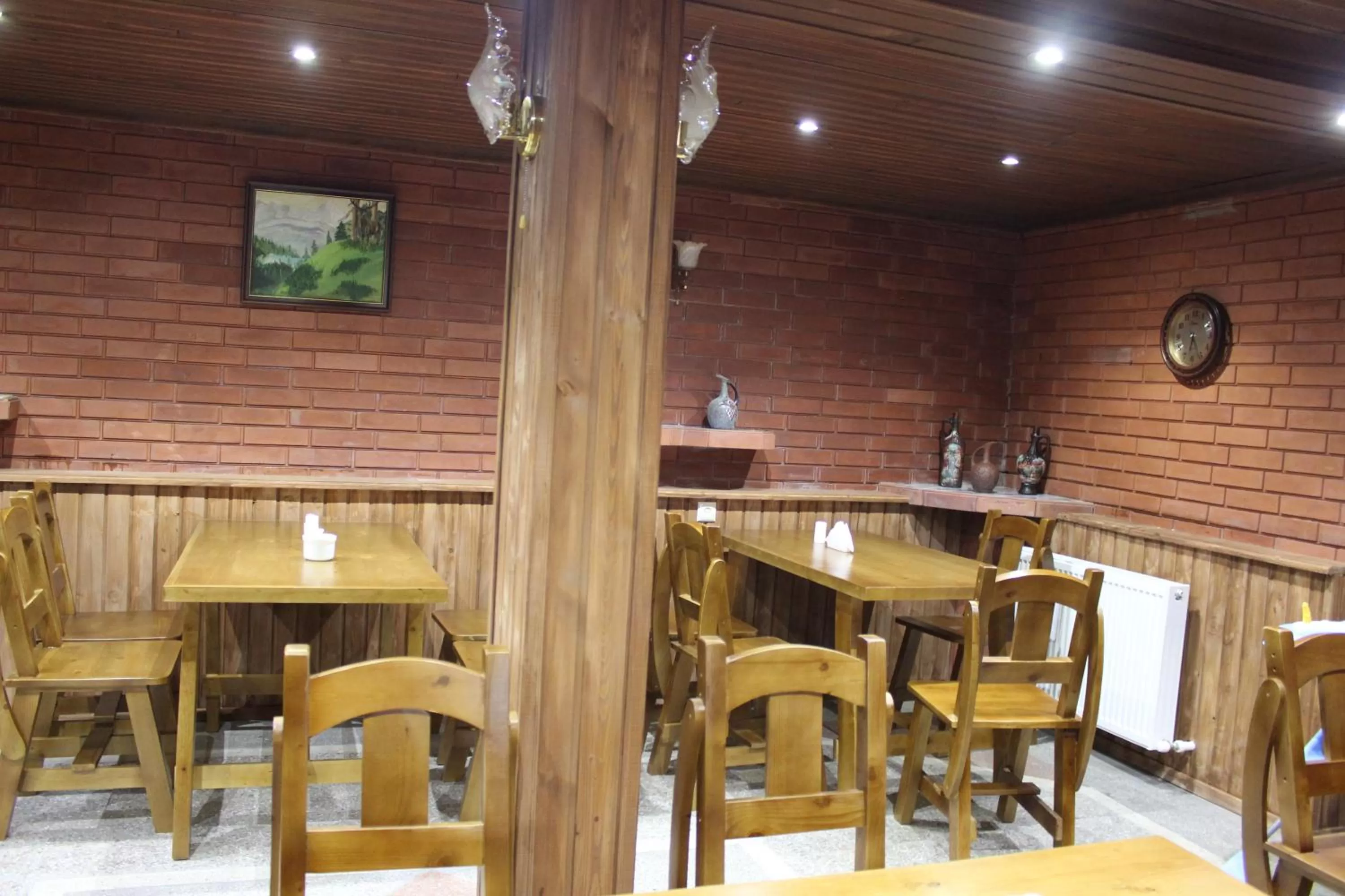 Restaurant/places to eat in Heyvany