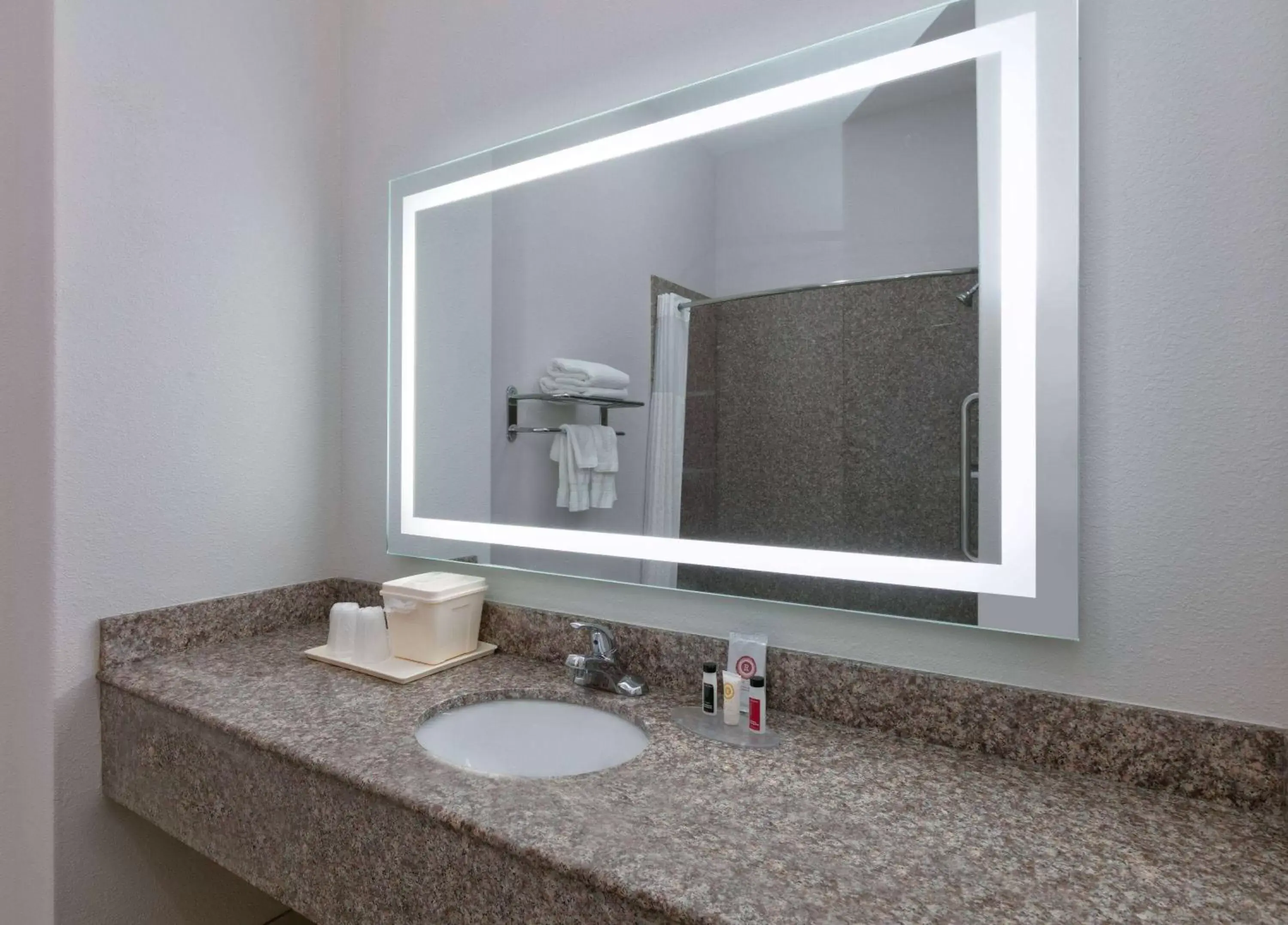 TV and multimedia, Bathroom in Baymont Inn & Suites by Wyndham Glen Rose