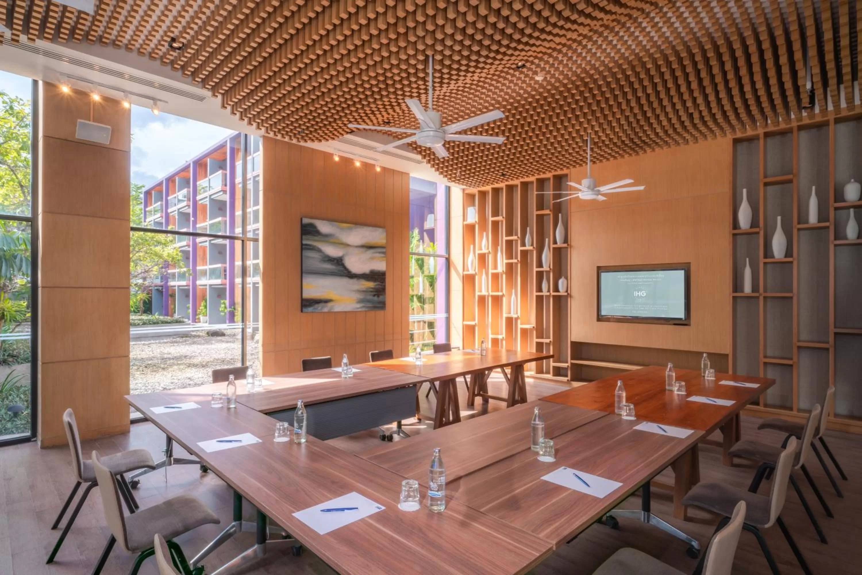 Meeting/conference room in Holiday Inn Express Phuket Patong Beach Central by IHG