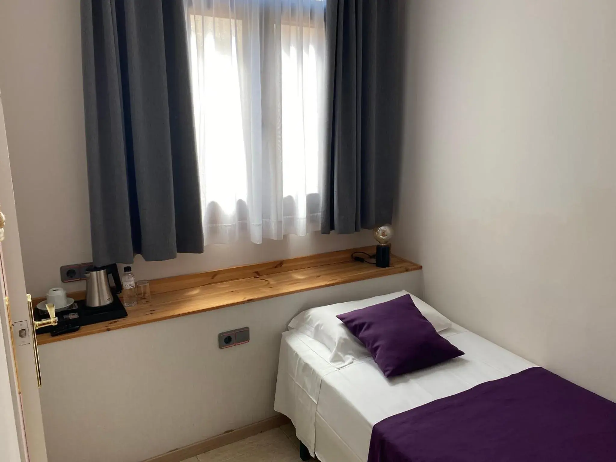 Standard Single Room - single occupancy in Hotel Cantón Standard Single Room - single occupancy in Hotel Cantón