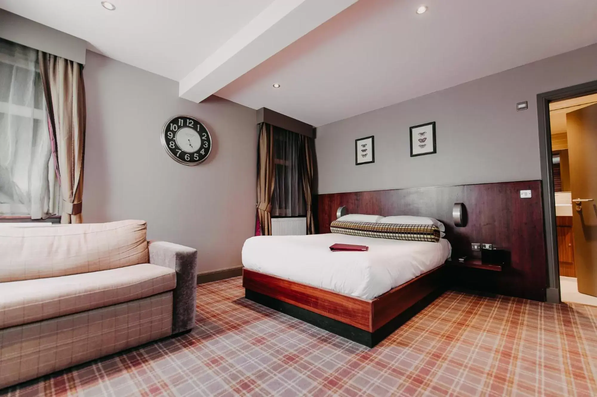Bedroom, Bed in Lynnhurst Hotel