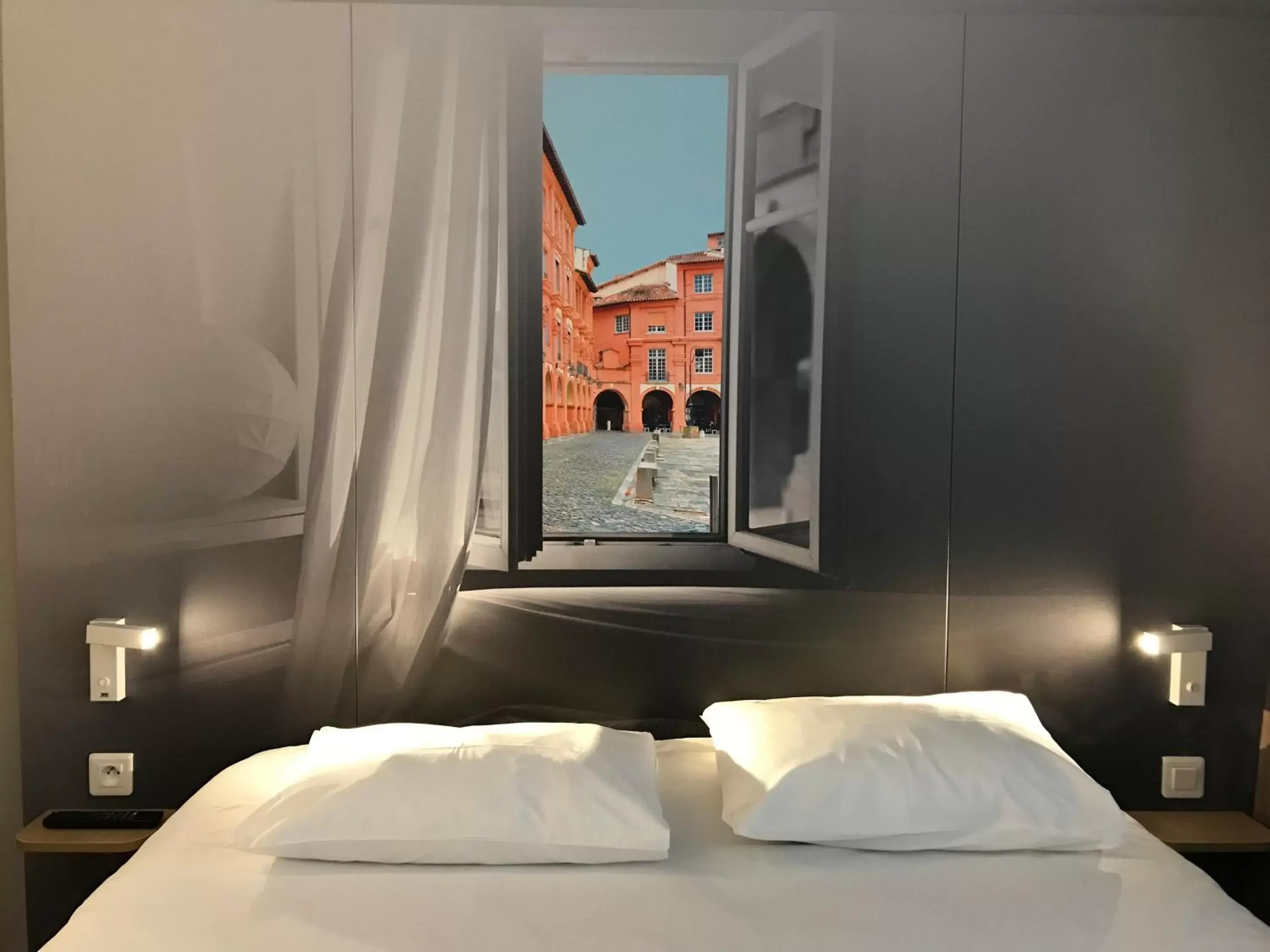 Bedroom, Bed in B&B HOTEL Montauban