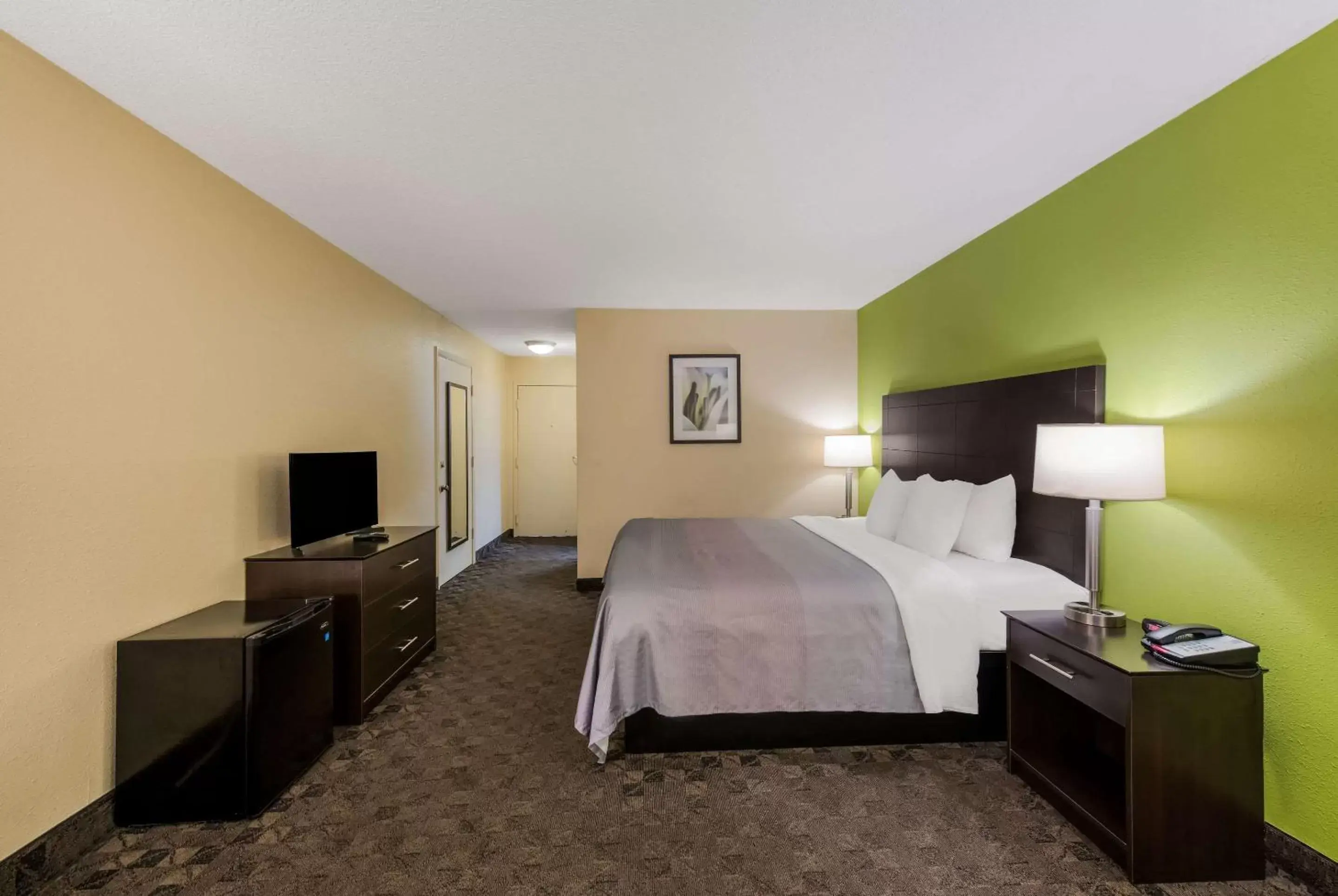 Bedroom, Bed in Quality Inn Airport