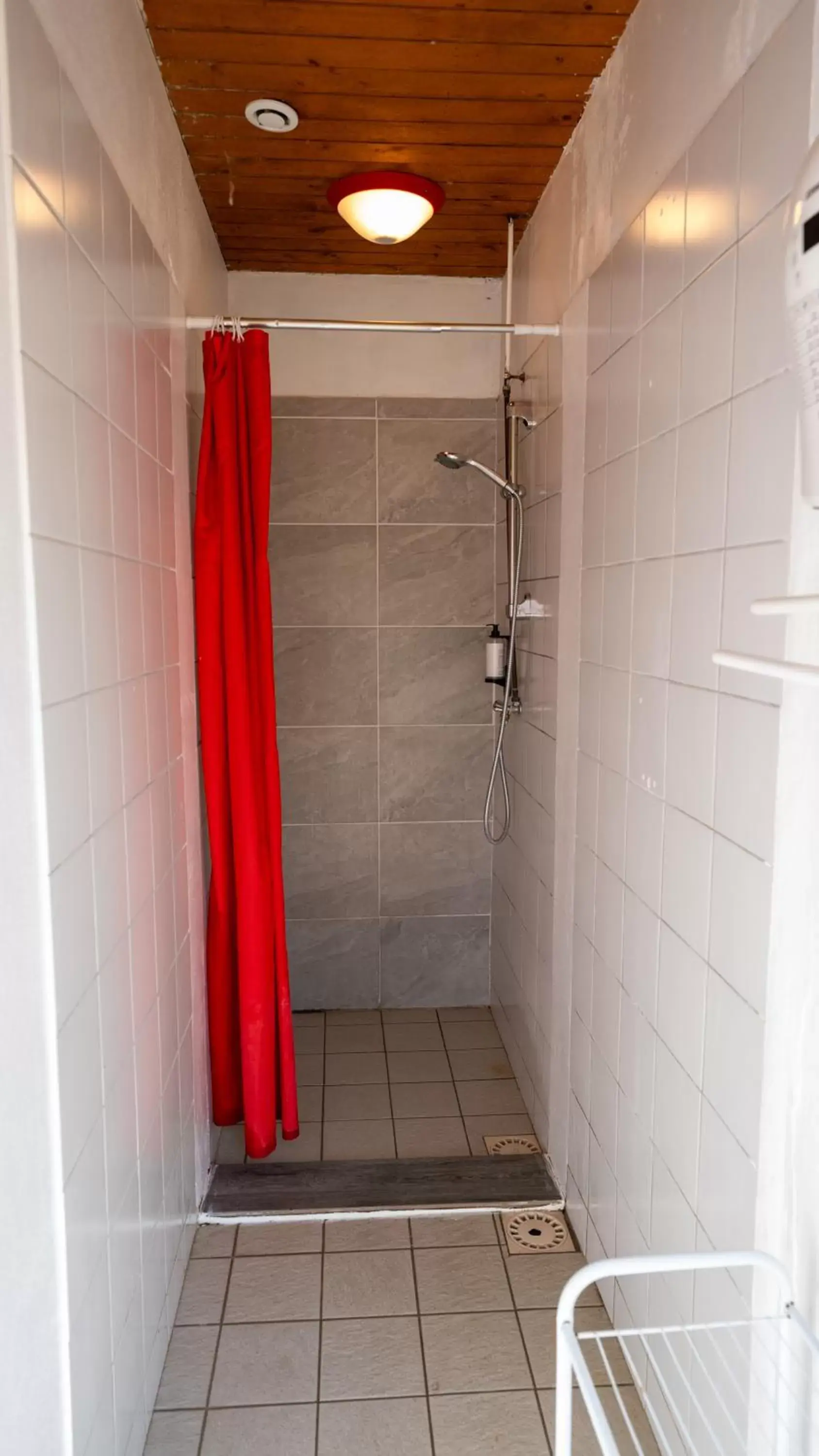 Shower, Bathroom in Le Village de la Champagne - Slowmoov