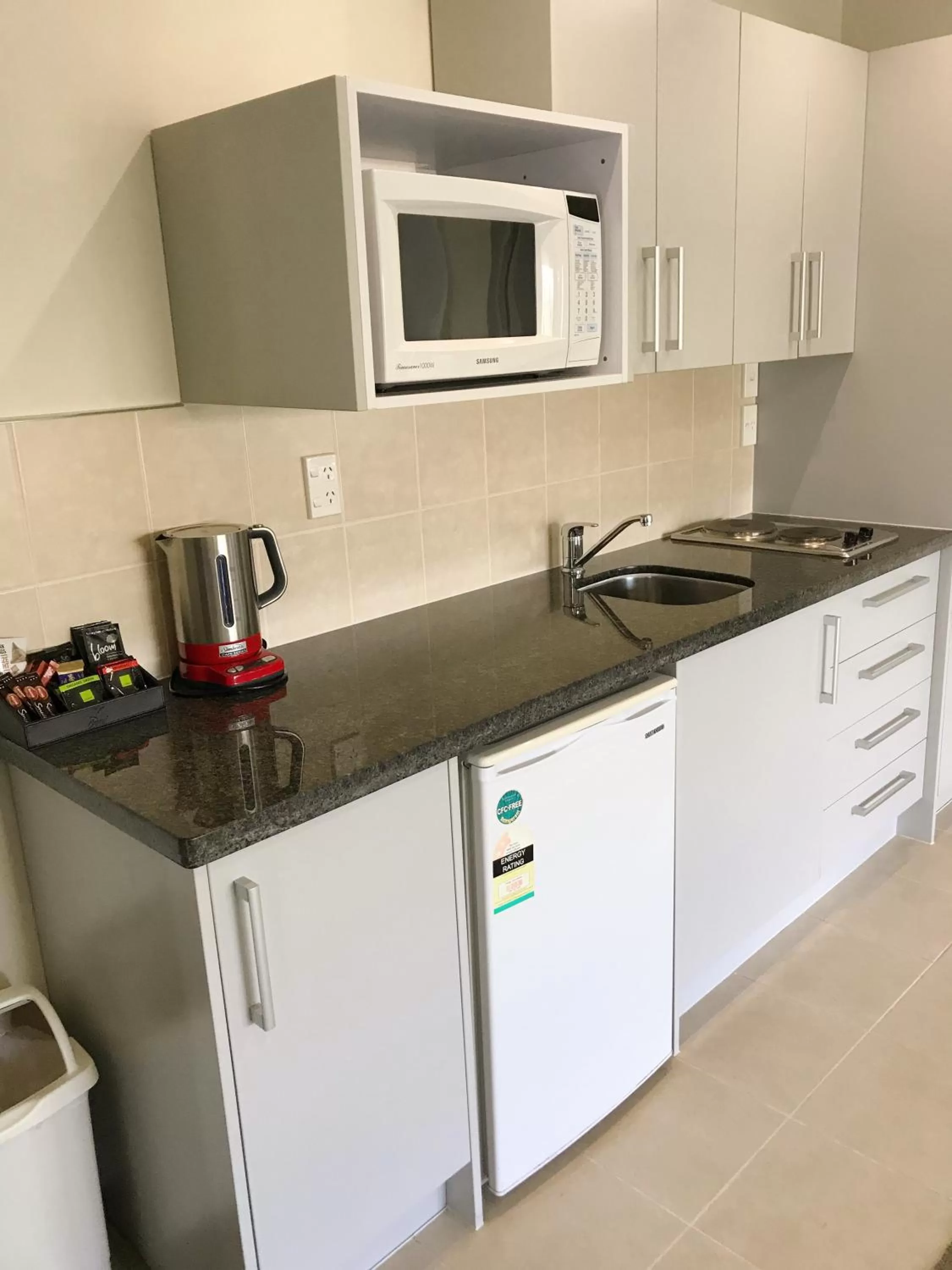 Kitchen or kitchenette in Alpha Motel with Spa-Bath