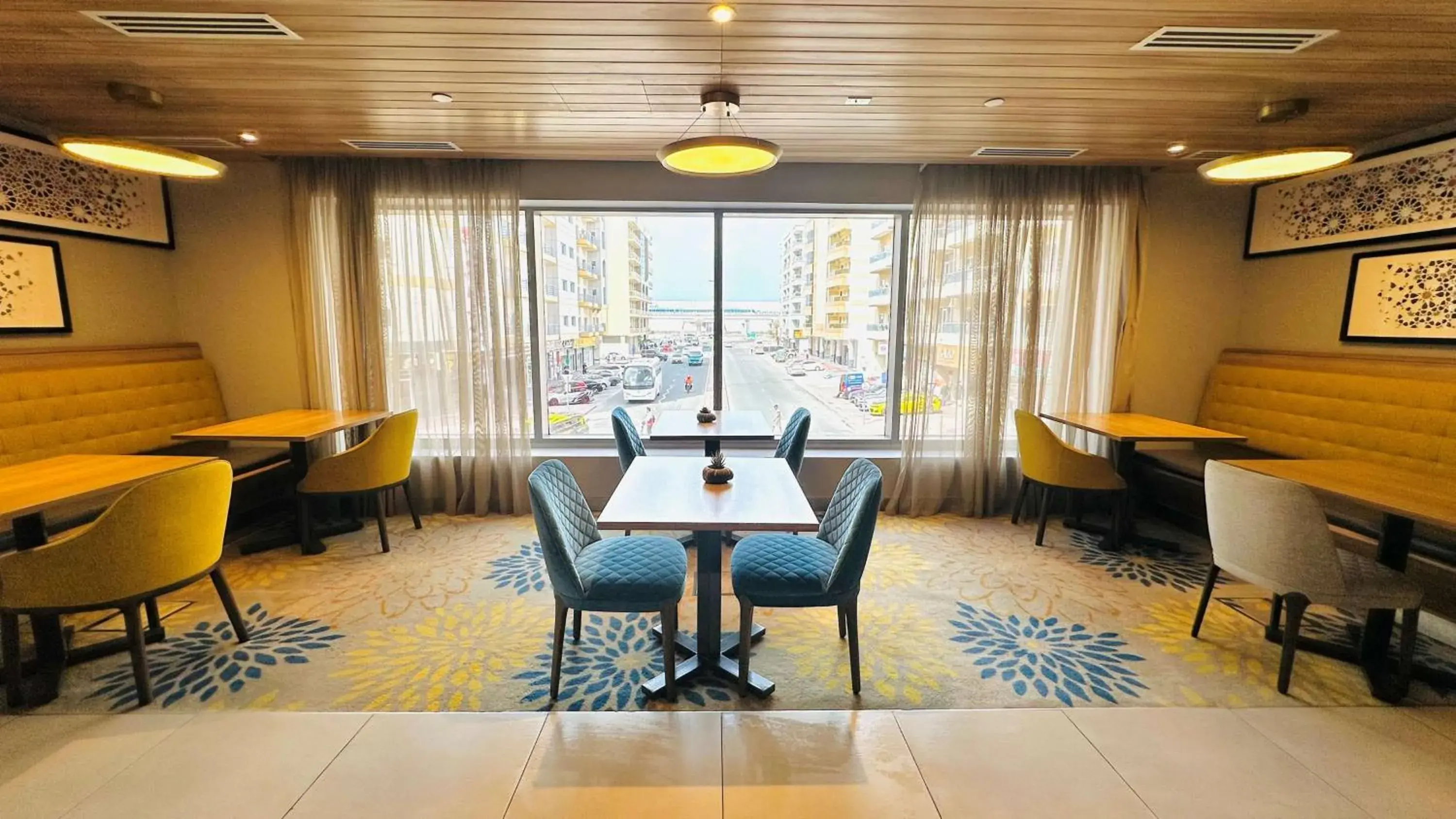 Restaurant/places to eat in Hampton By Hilton Dubai Al Barsha