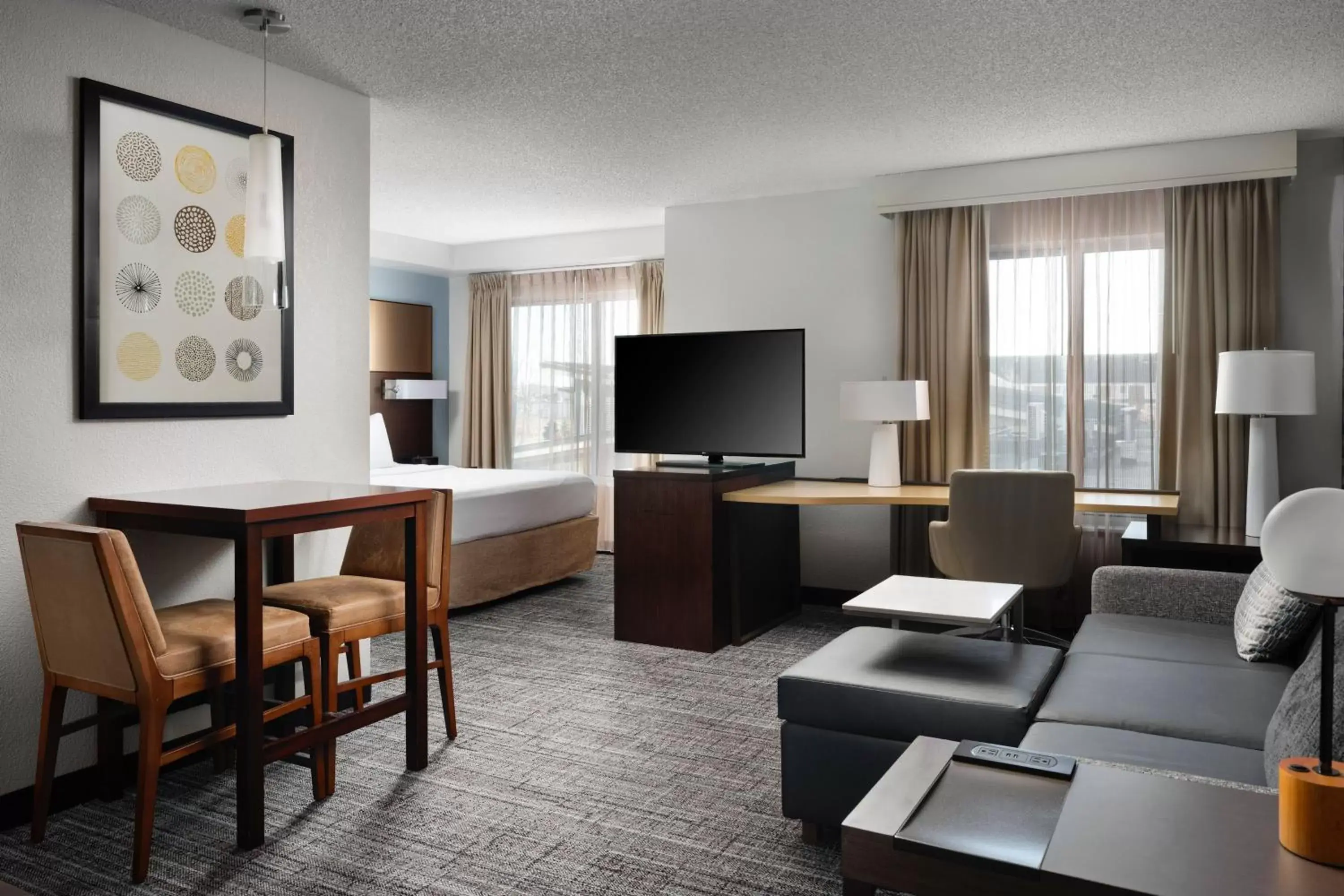 Photo of the whole room, Seating Area in Residence Inn by Marriott Grand Rapids Airport
