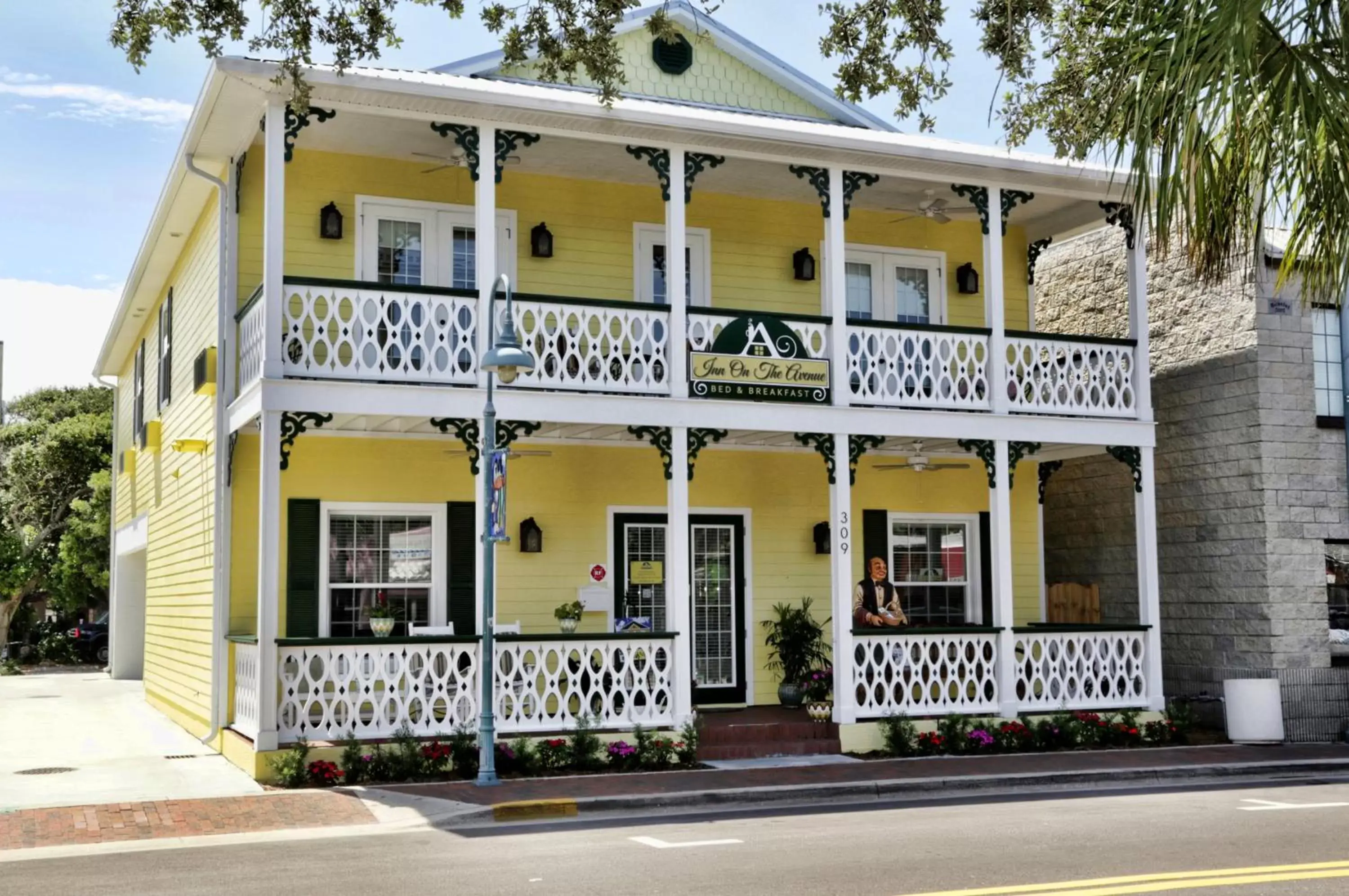 Facade/entrance, Property Building in Inn on the Avenue