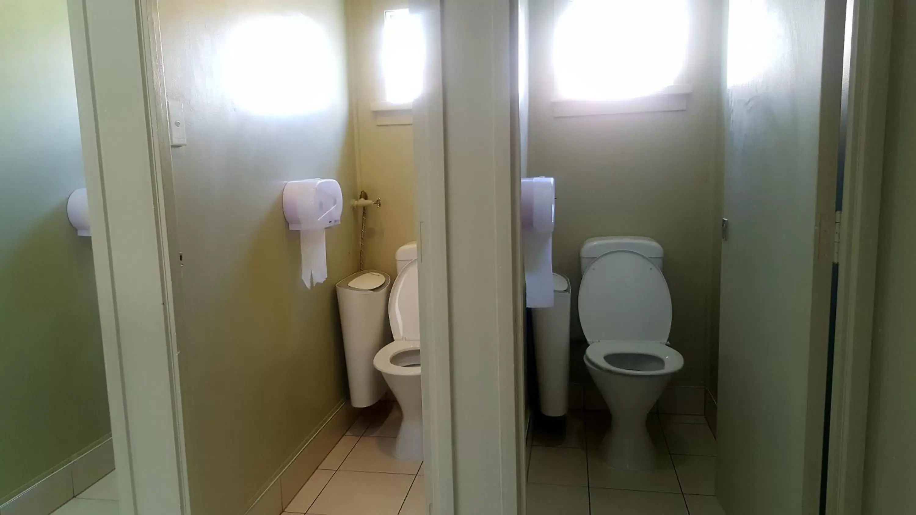 Economy Single Room with Shared Bathroom in Kiwi International Hotel