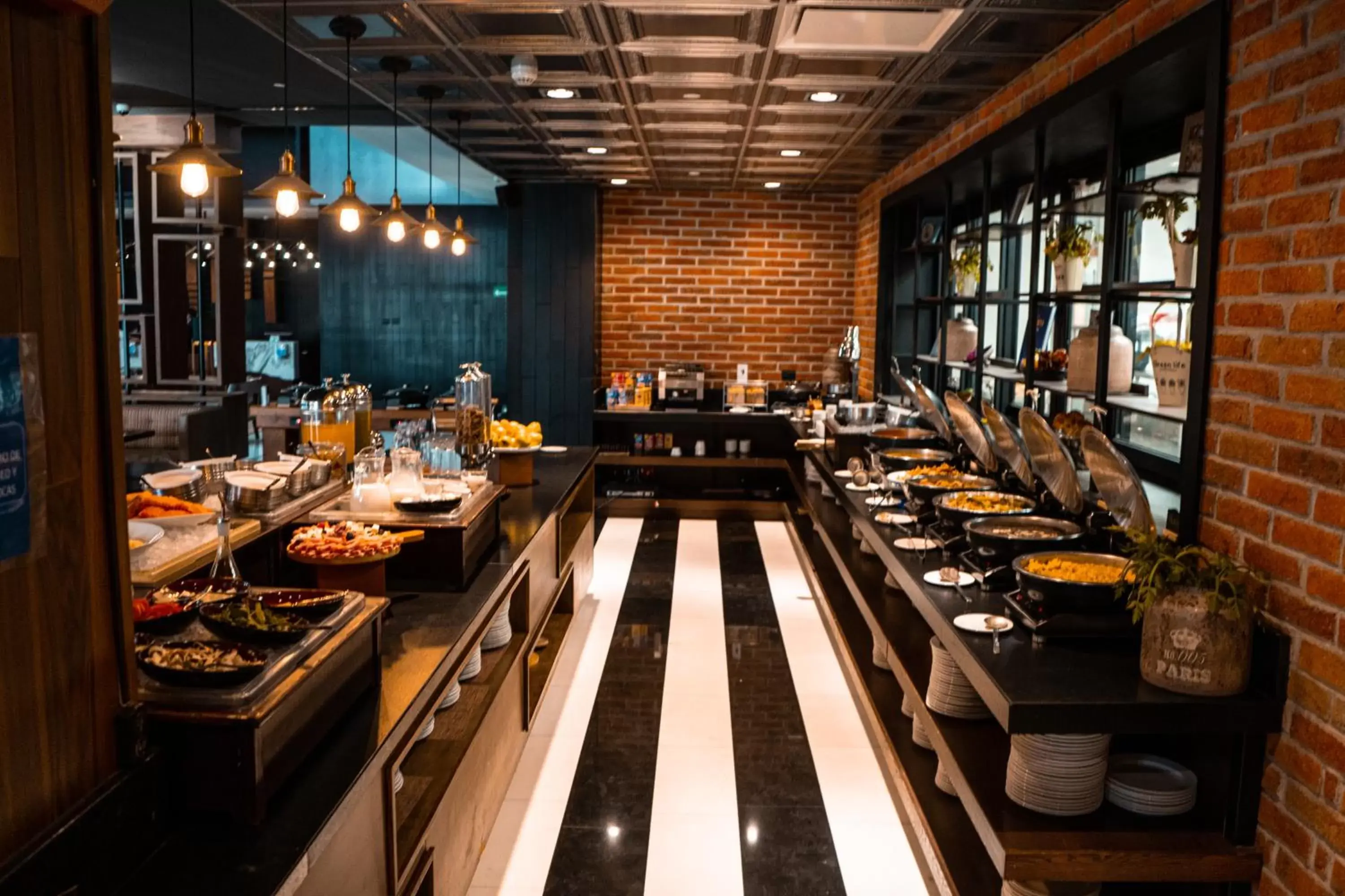 Restaurant/Places to Eat in Doubletree By Hilton Celaya