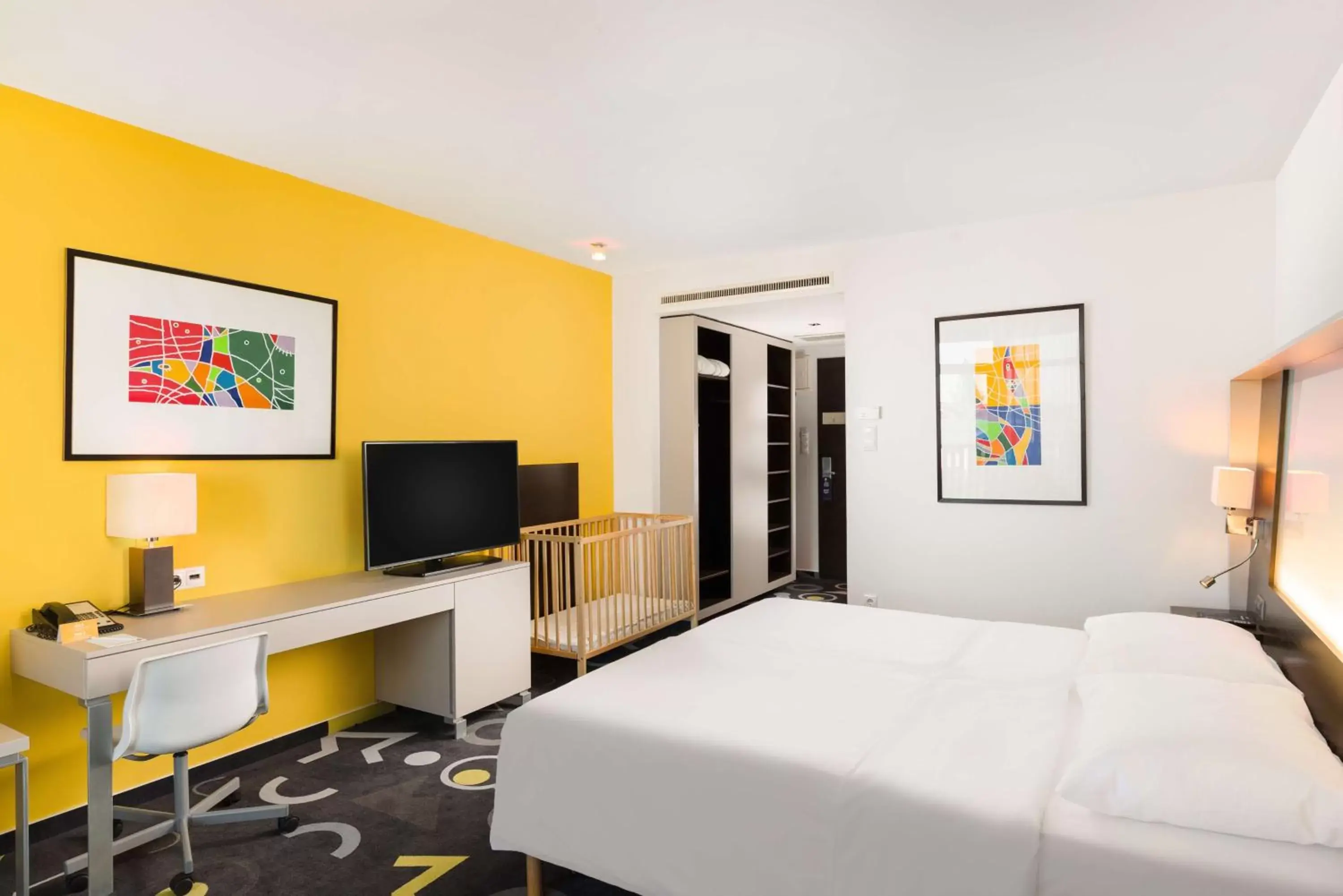 Bedroom, TV/Entertainment Center in Park Inn by Radisson Sarvar Resort & Spa