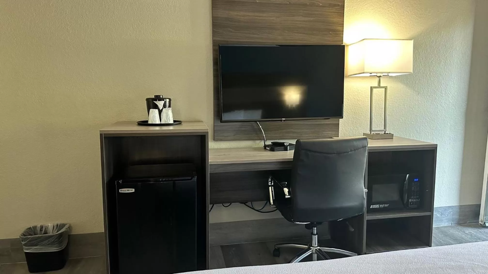 hair dresser in La Quinta Inn by Wyndham San Diego Vista