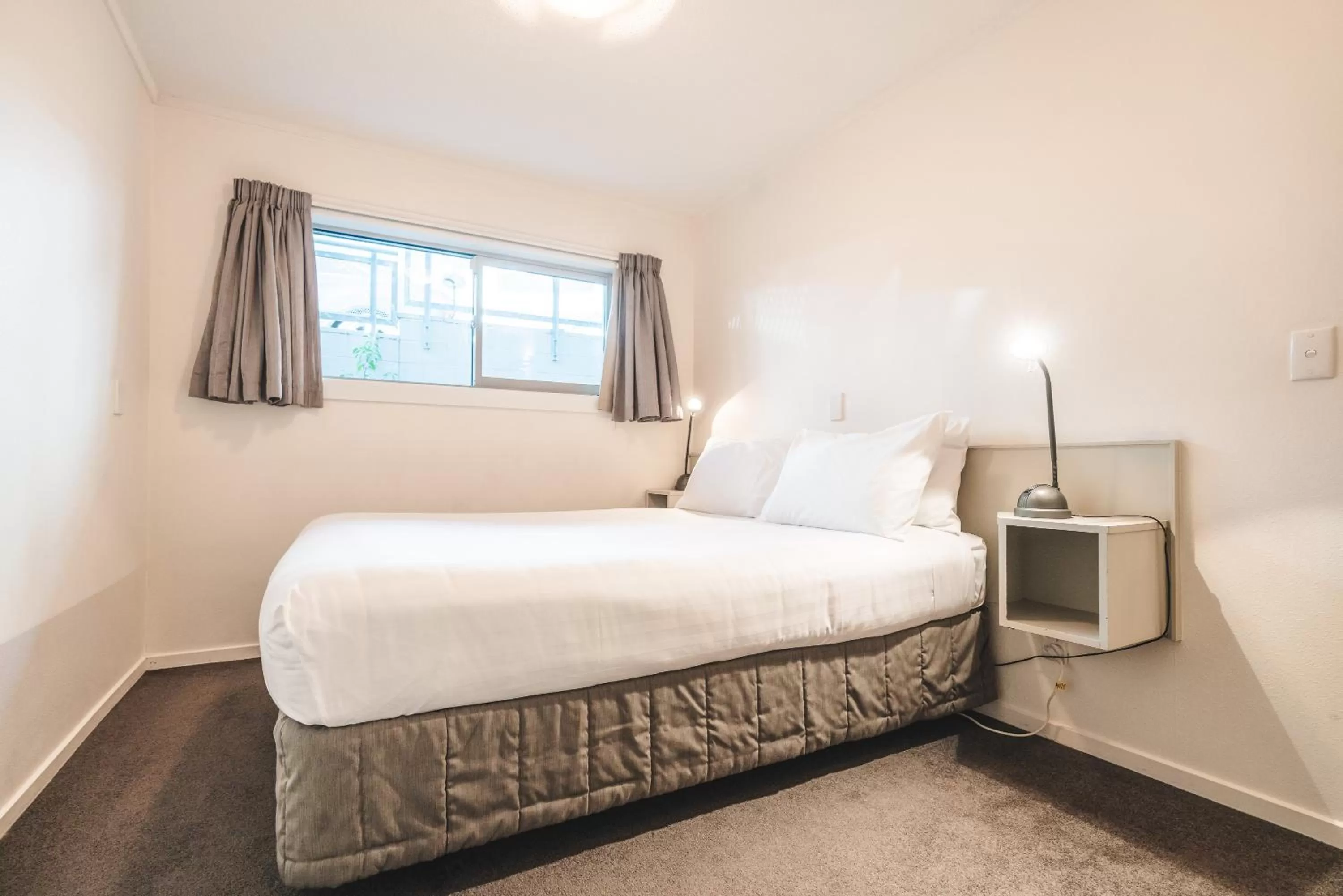 Bedroom, Bed in Blue Peaks Lodge