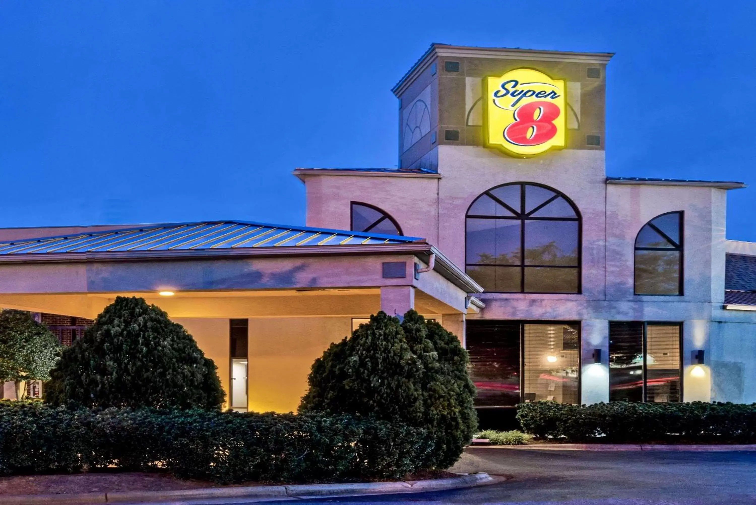 Property Building in Super 8 by Wyndham Huntersville/Charlotte Area