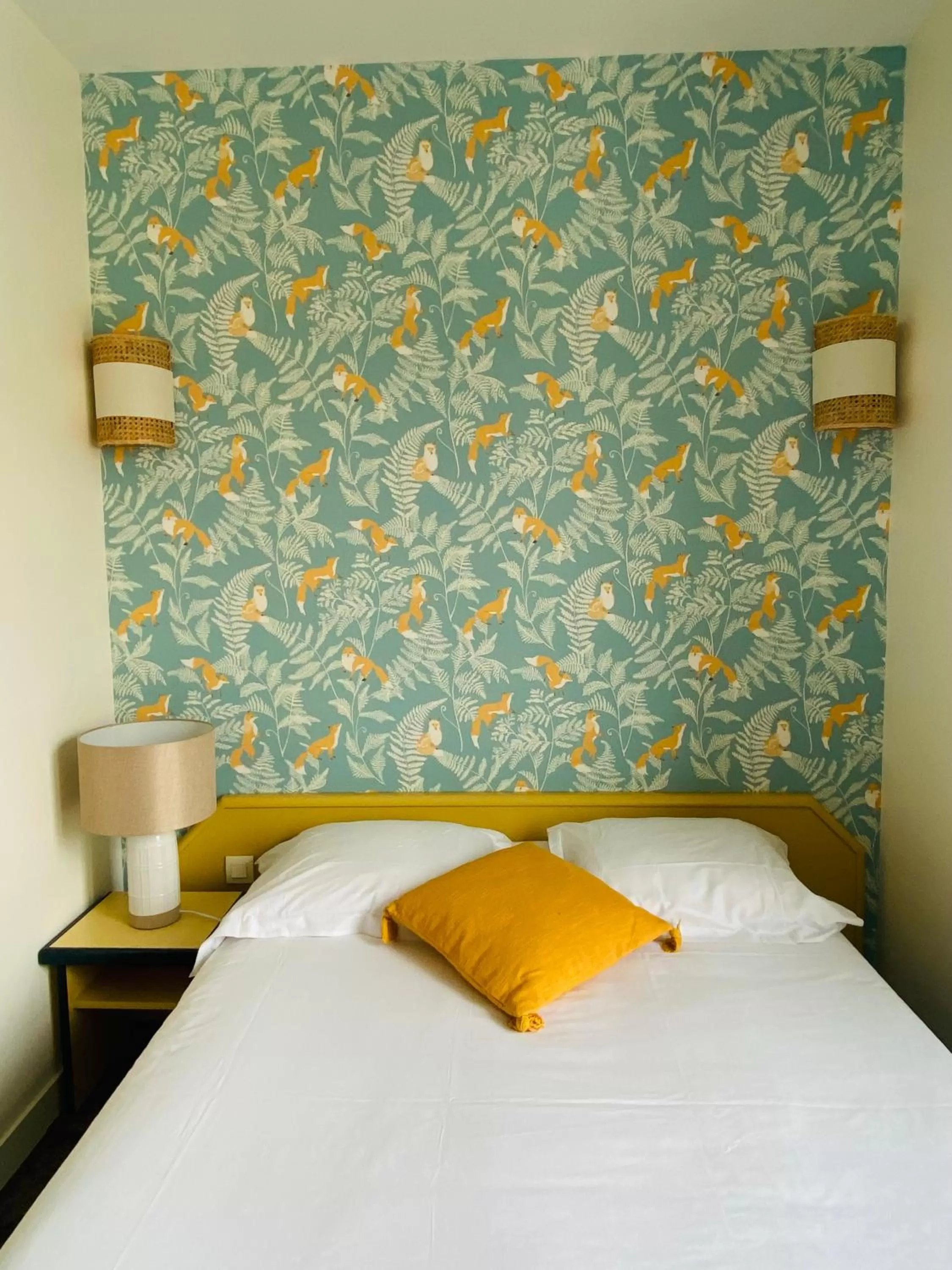 Bed in Logis Hôtel Marguerite