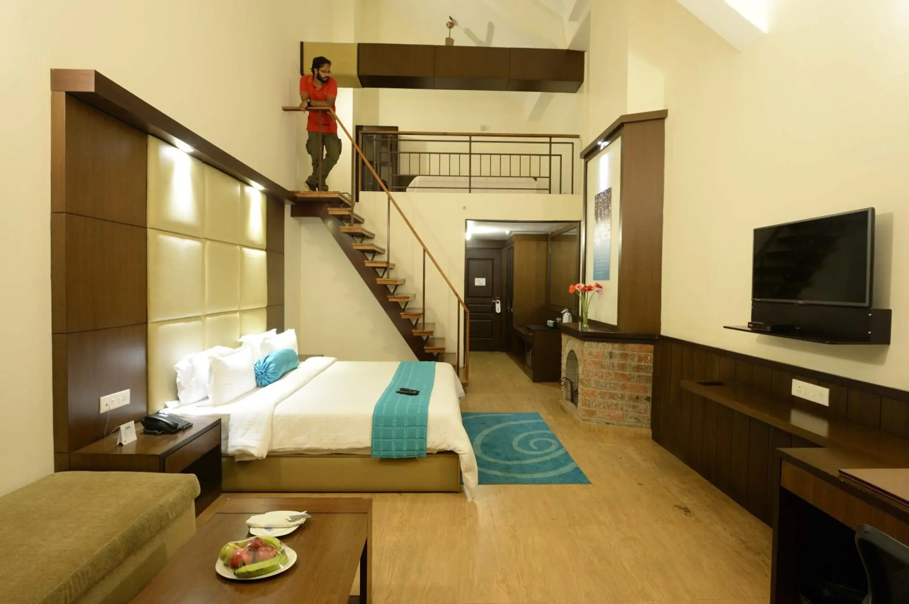 Bedroom, TV/Entertainment Center in Hotel Sinclairs Retreat Kalimpong