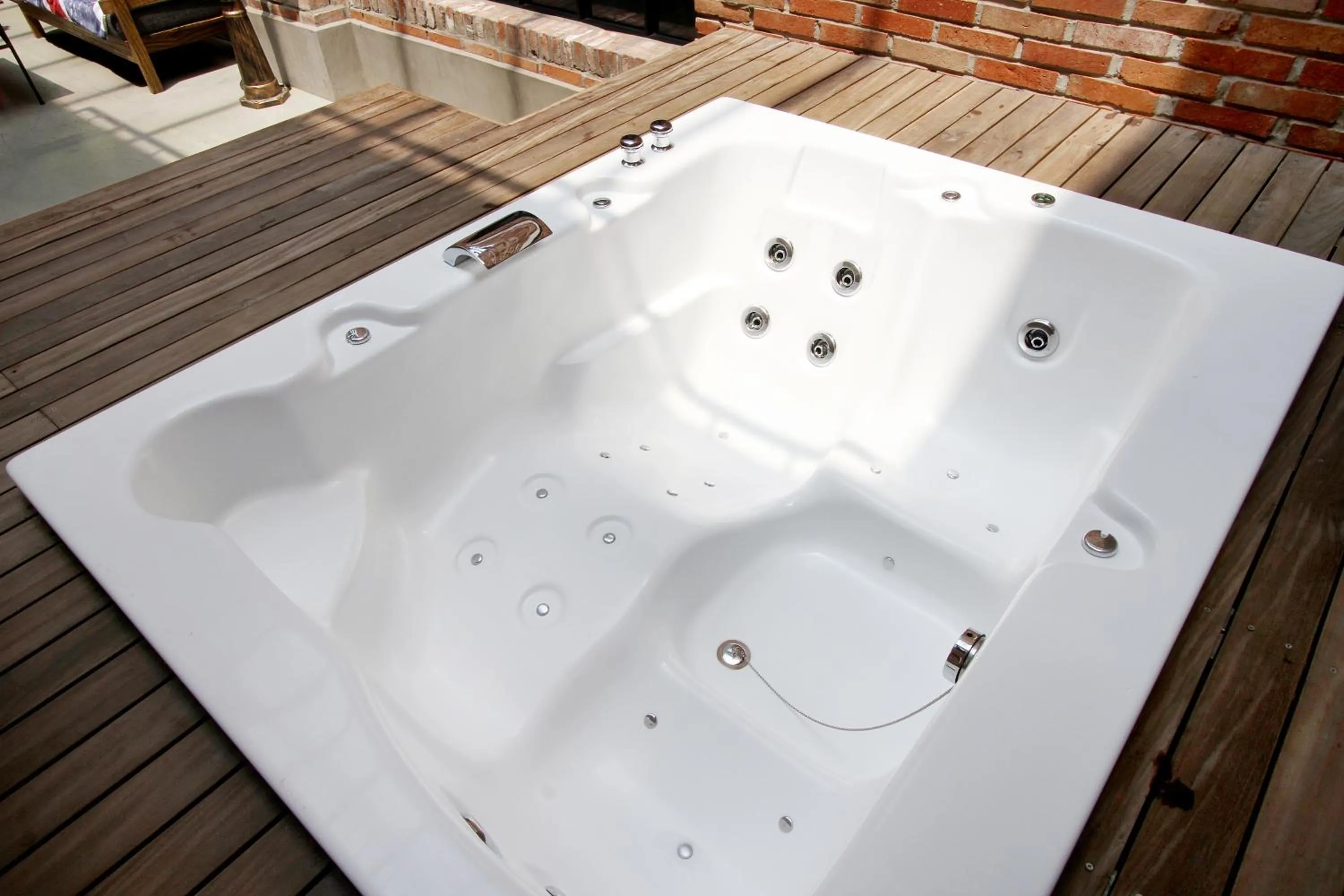 Hot Tub in Boutique Hotel Loft