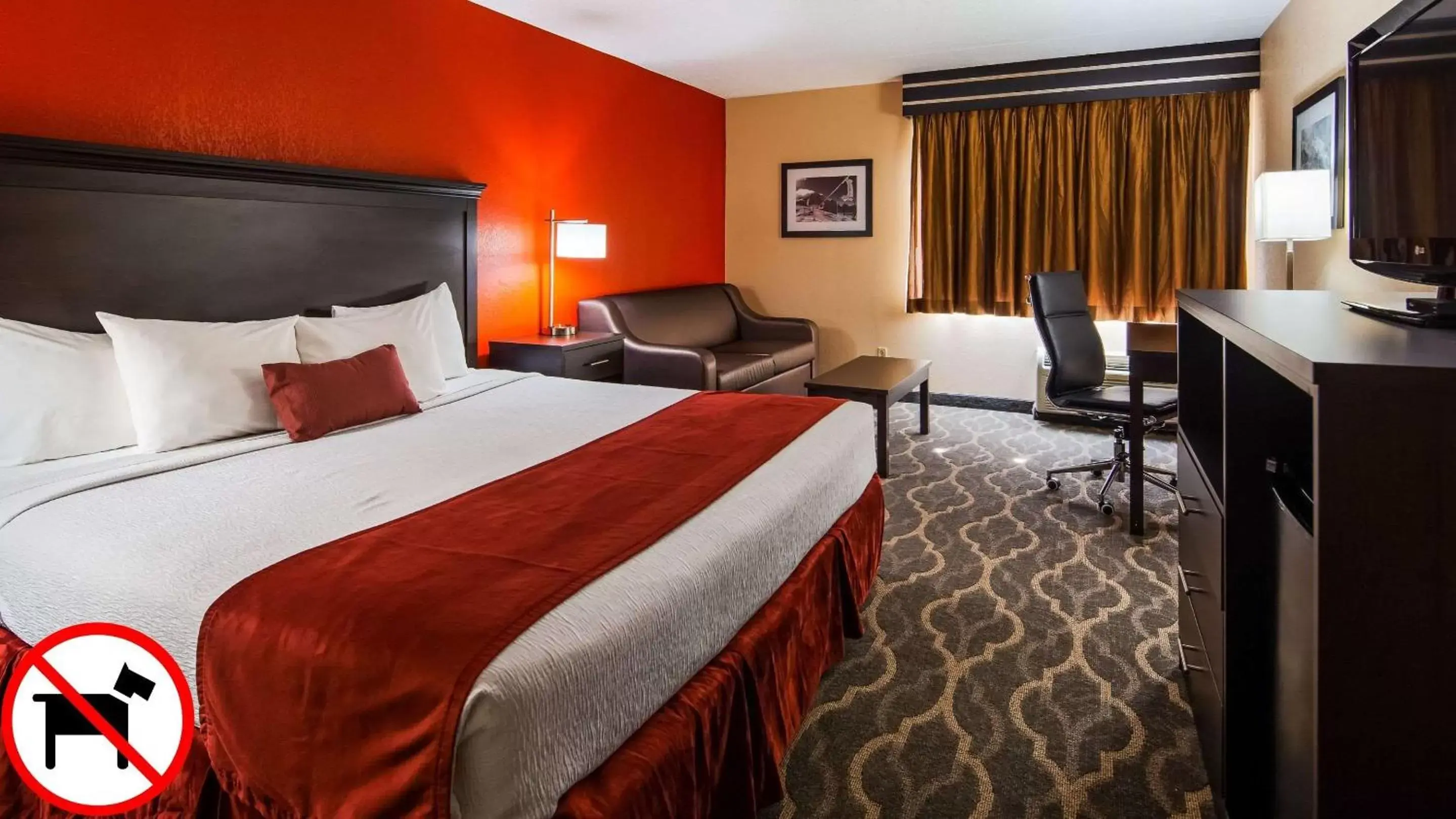 Bedroom, Bed in Best Western Inn at Blakeslee-Pocono