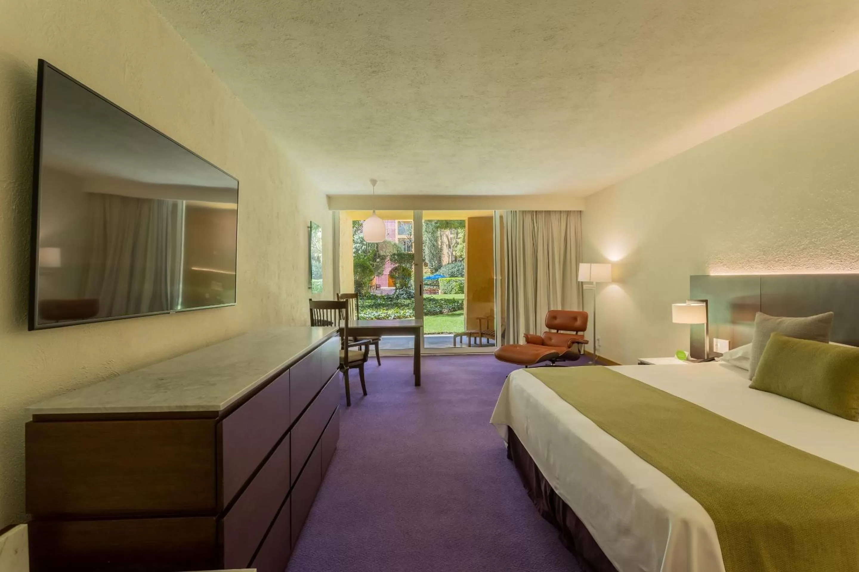 Photo of the whole room, Bed in Camino Real Polanco Mexico