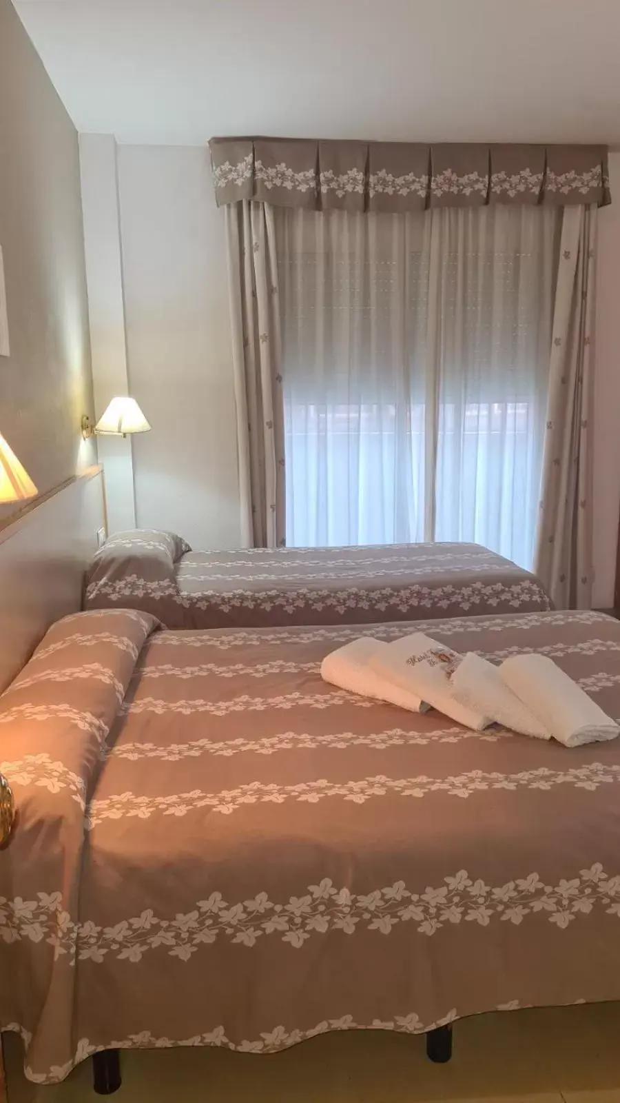 Photo of the whole room, Bed in Hotel Cosmos Tarragona