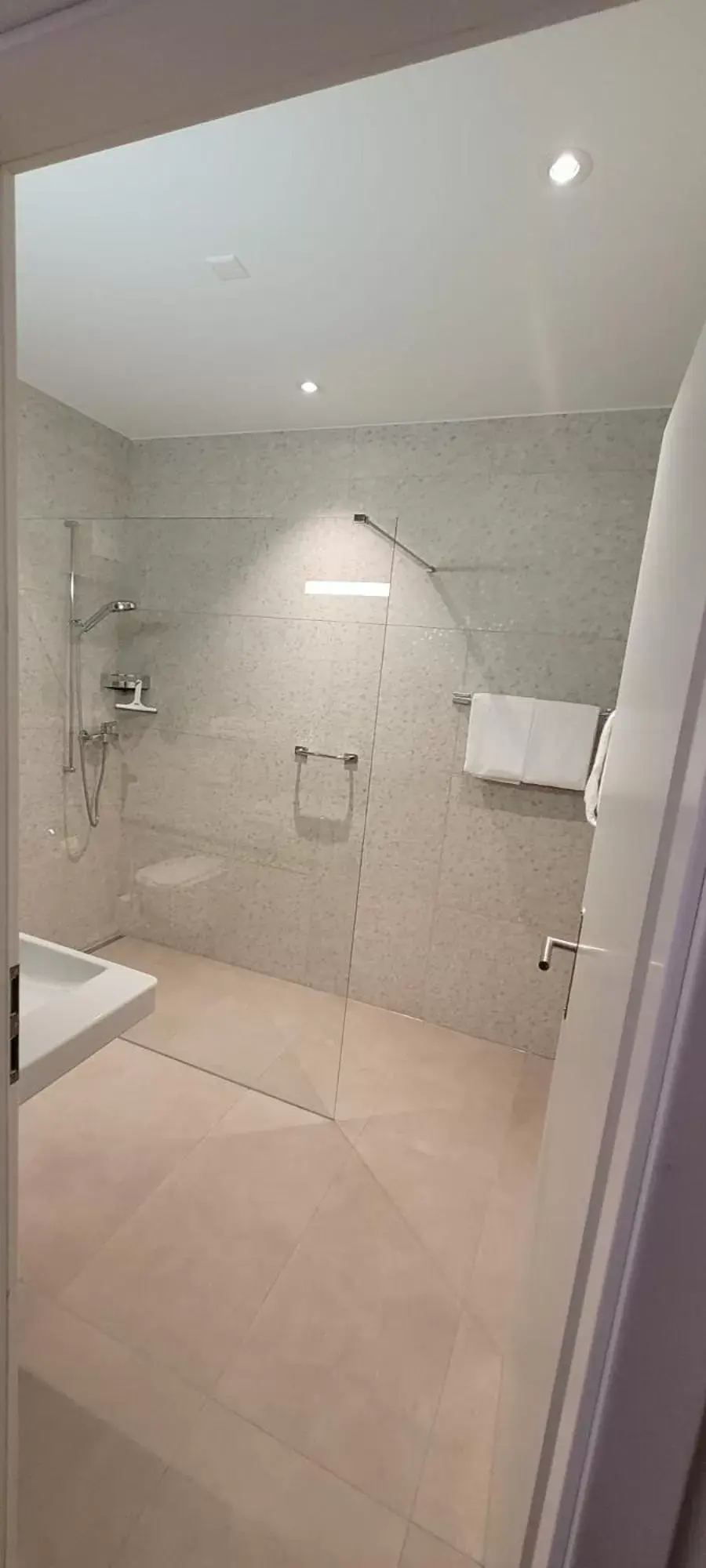 Bathroom in Hotel Post