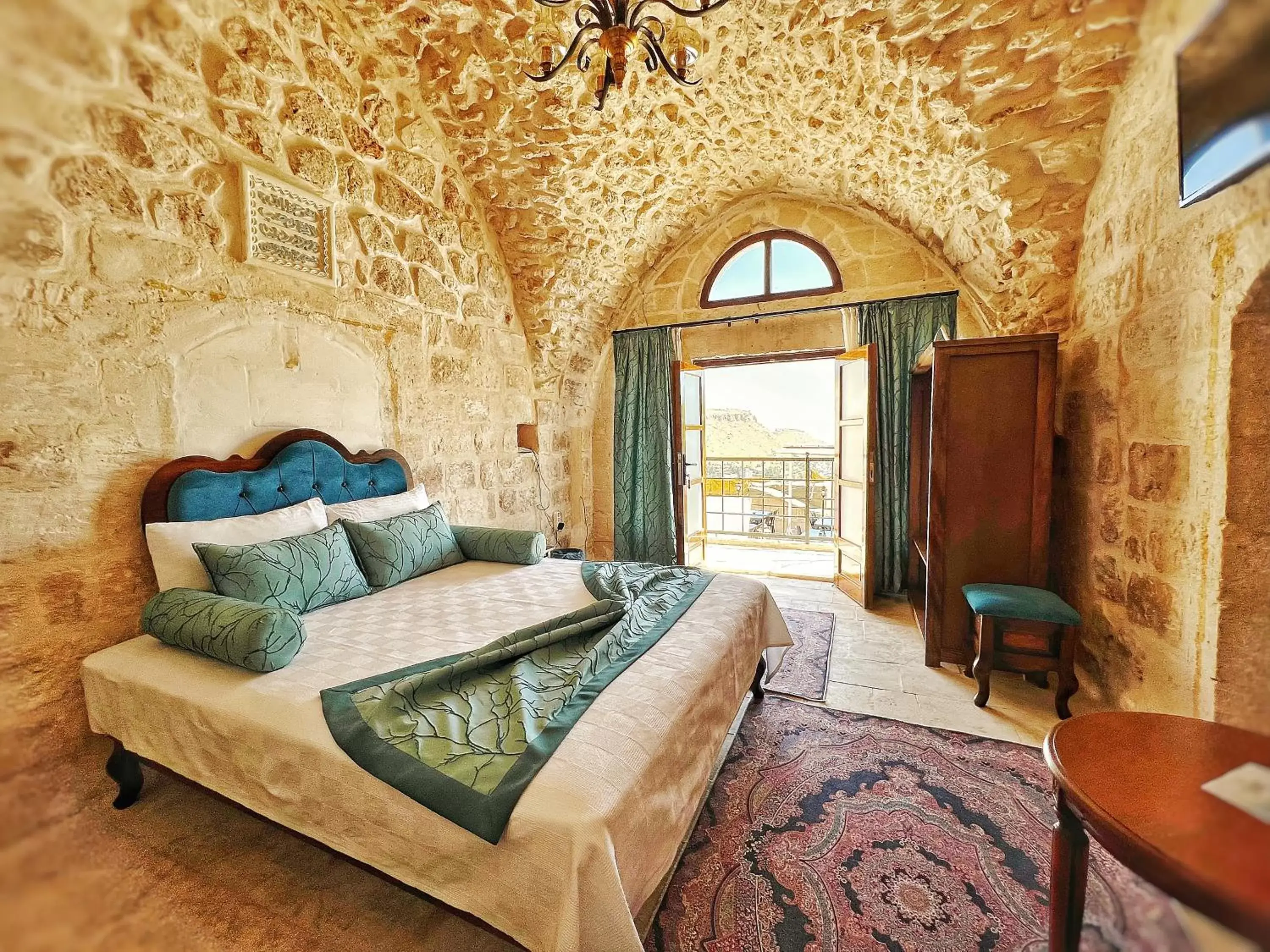 Photo of the whole room, Bed in Fairouz Konak Otel