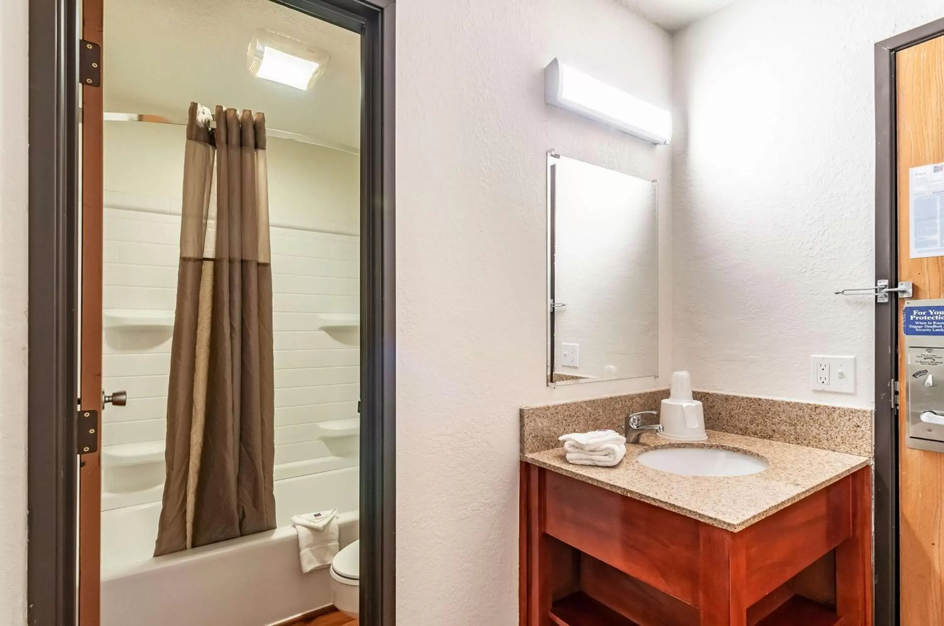 Shower, Bathroom in Motel 6-Naperville, IL