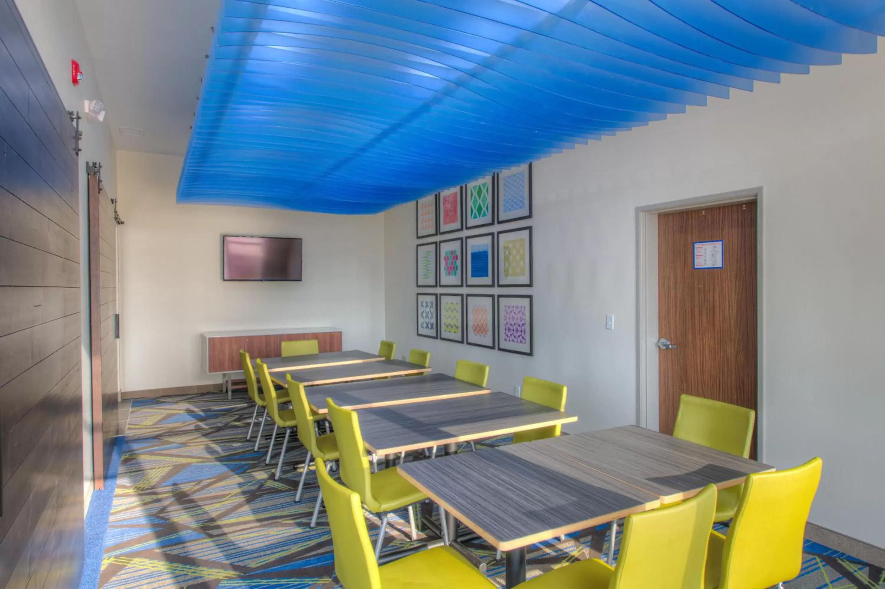 Meeting/conference room in Holiday Inn Express & Suites - Remington, an IHG Hotel