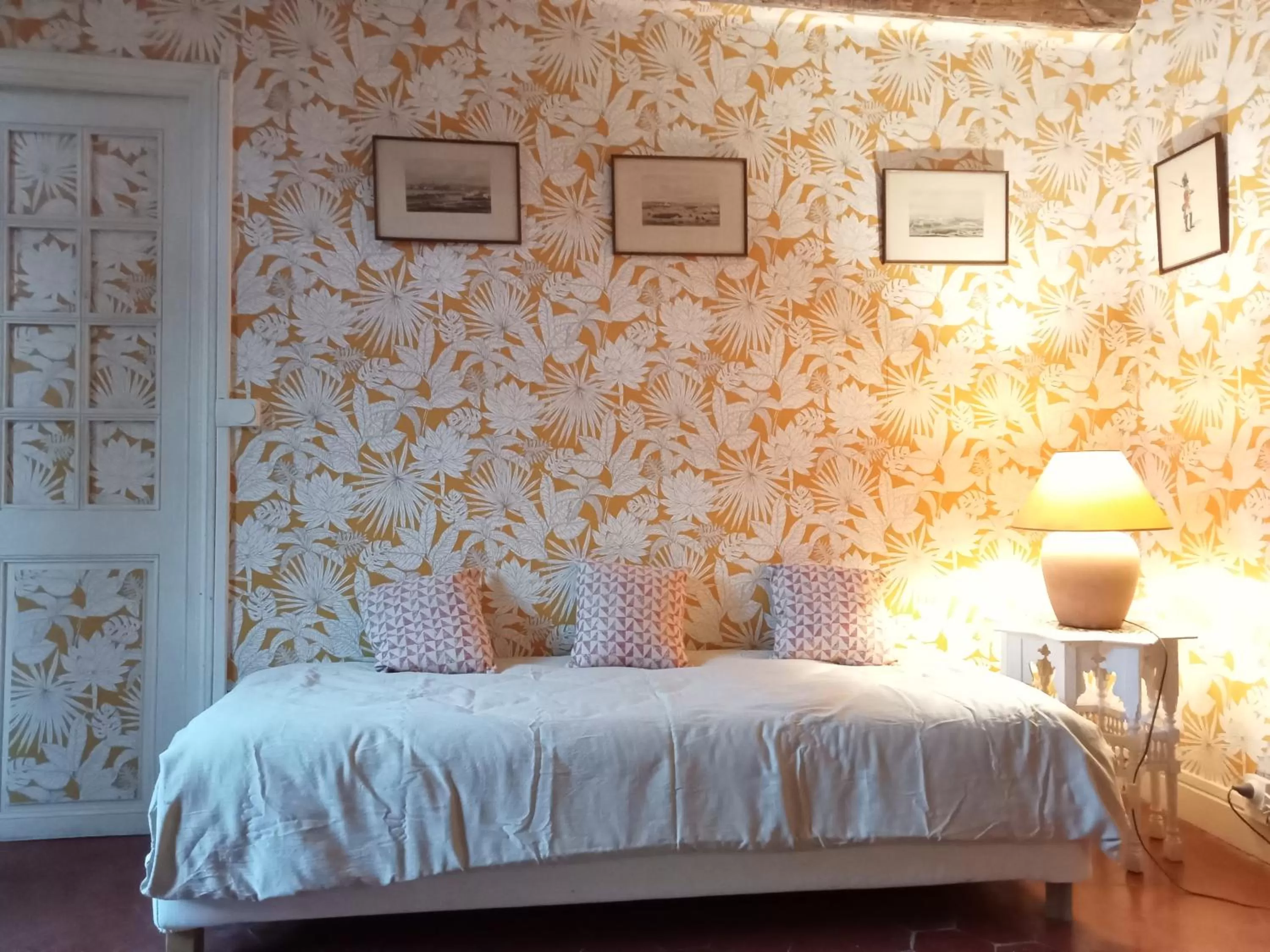 Bedroom, Bed in Mas Palegry Suite avec vue sur jardin