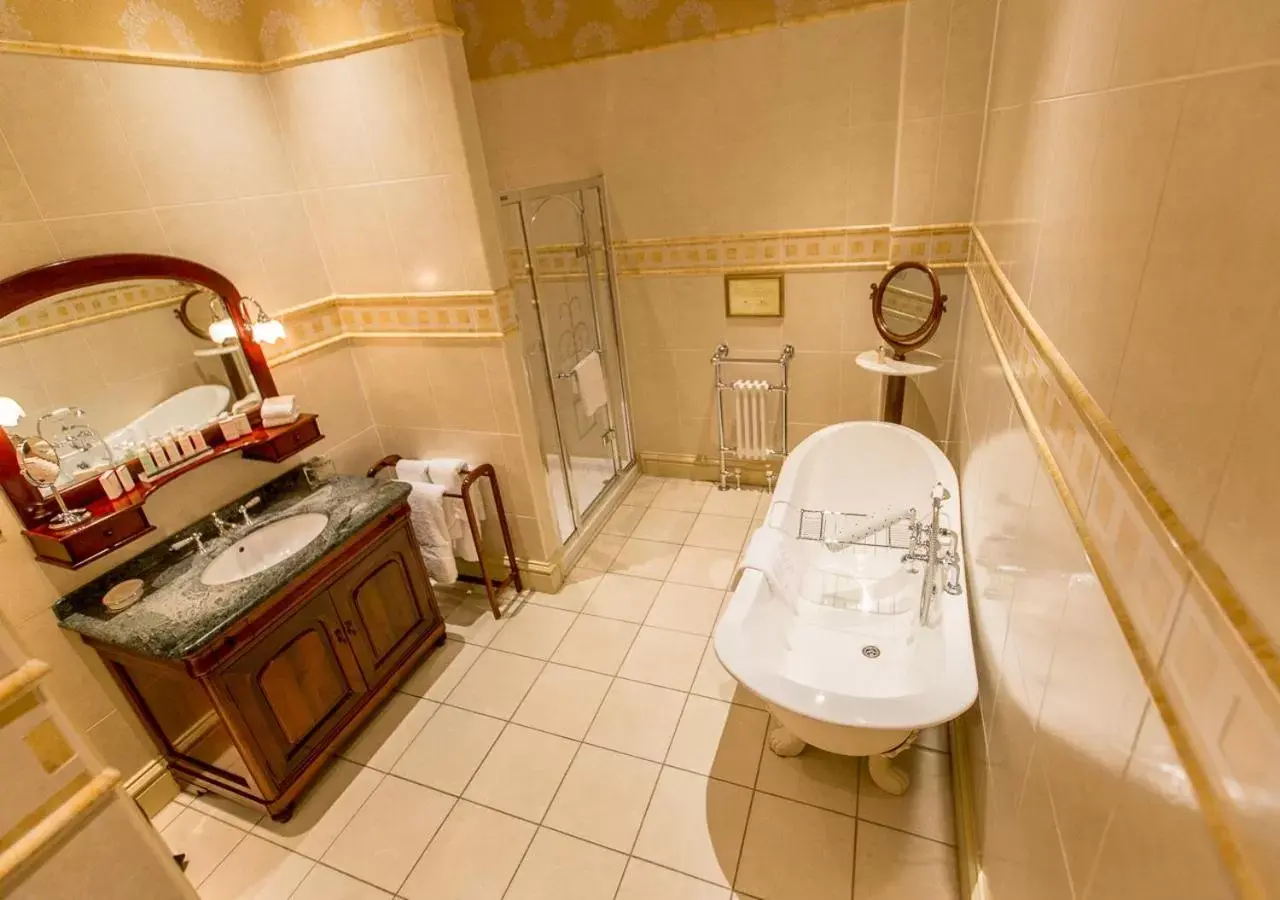 Bathroom in Kilworth House Hotel and Theatre