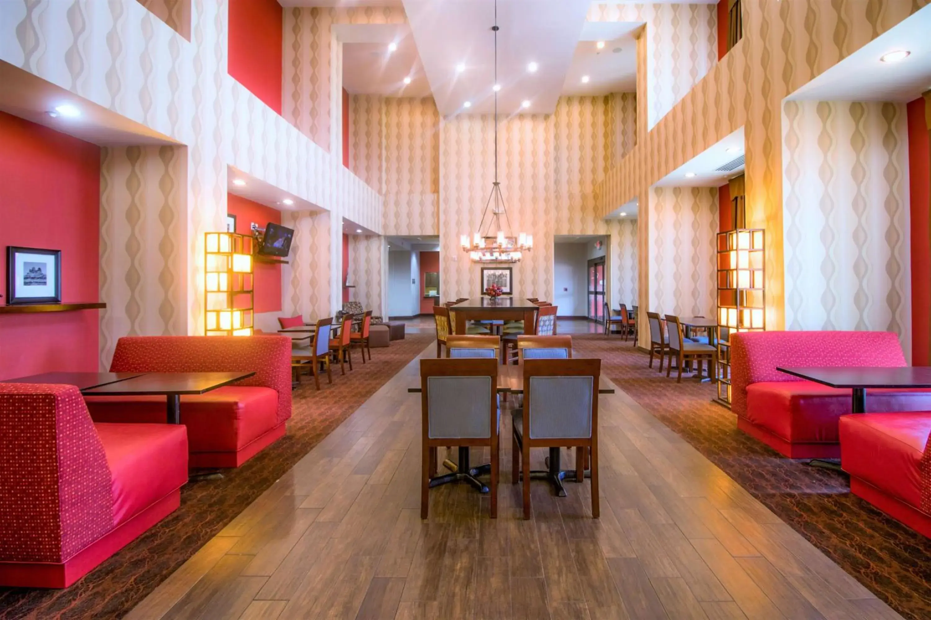 Restaurant/places to eat, Lounge/Bar in Hampton Inn & Suites Bastrop